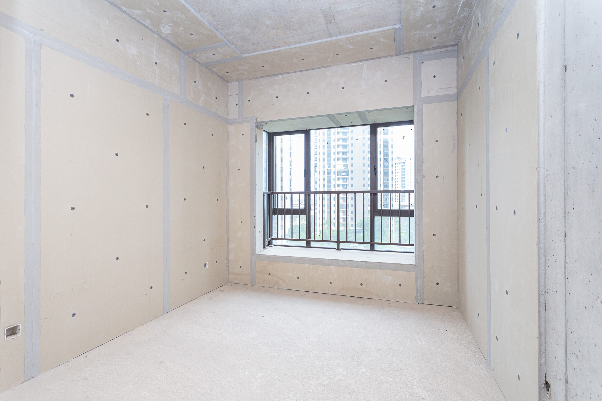 润和湘江天地E区 4室2厅3卫 220.0万 润和湘江天地E区 4室2厅3卫 220.0万卧室