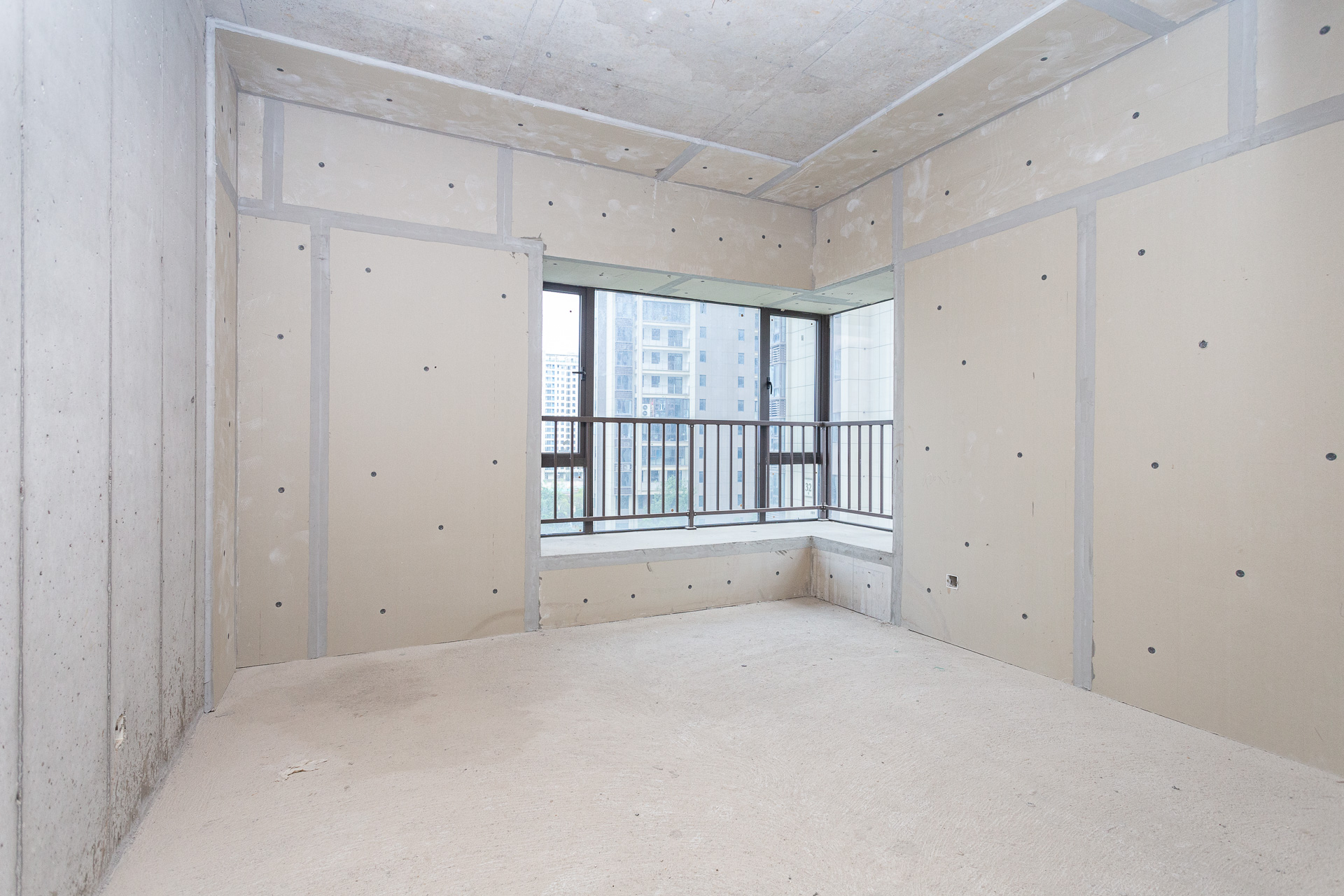 润和湘江天地E区 4室2厅3卫 220.0万 润和湘江天地E区 4室2厅3卫 220.0万卧室