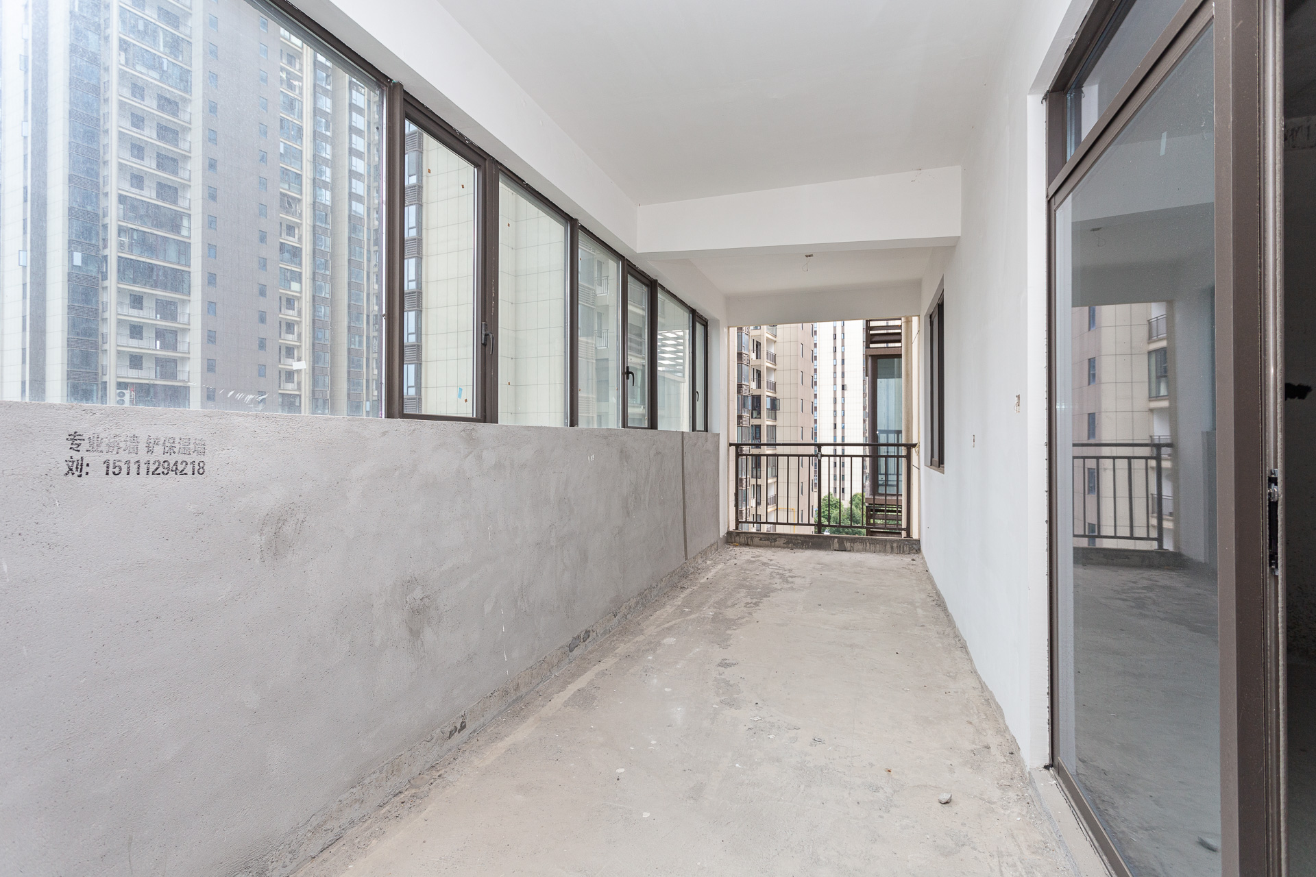 润和湘江天地E区 4室2厅3卫 220.0万 润和湘江天地E区 4室2厅3卫 220.0万阳台