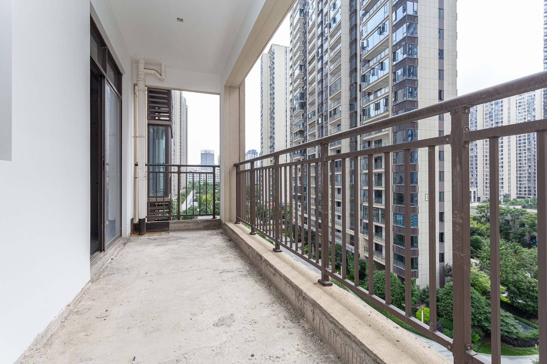 润和湘江天地E区 4室2厅3卫 220.0万 润和湘江天地E区 4室2厅3卫 220.0万阳台