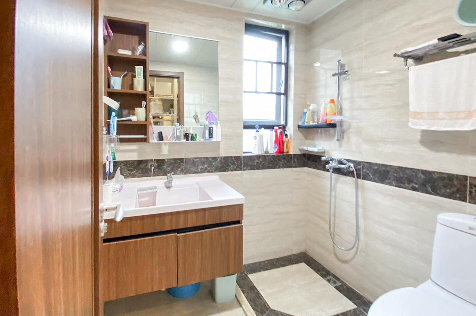 万科里梅溪郡  4室2厅2卫    270.0万 万科里梅溪郡  4室2厅2卫    270.0万卫生间