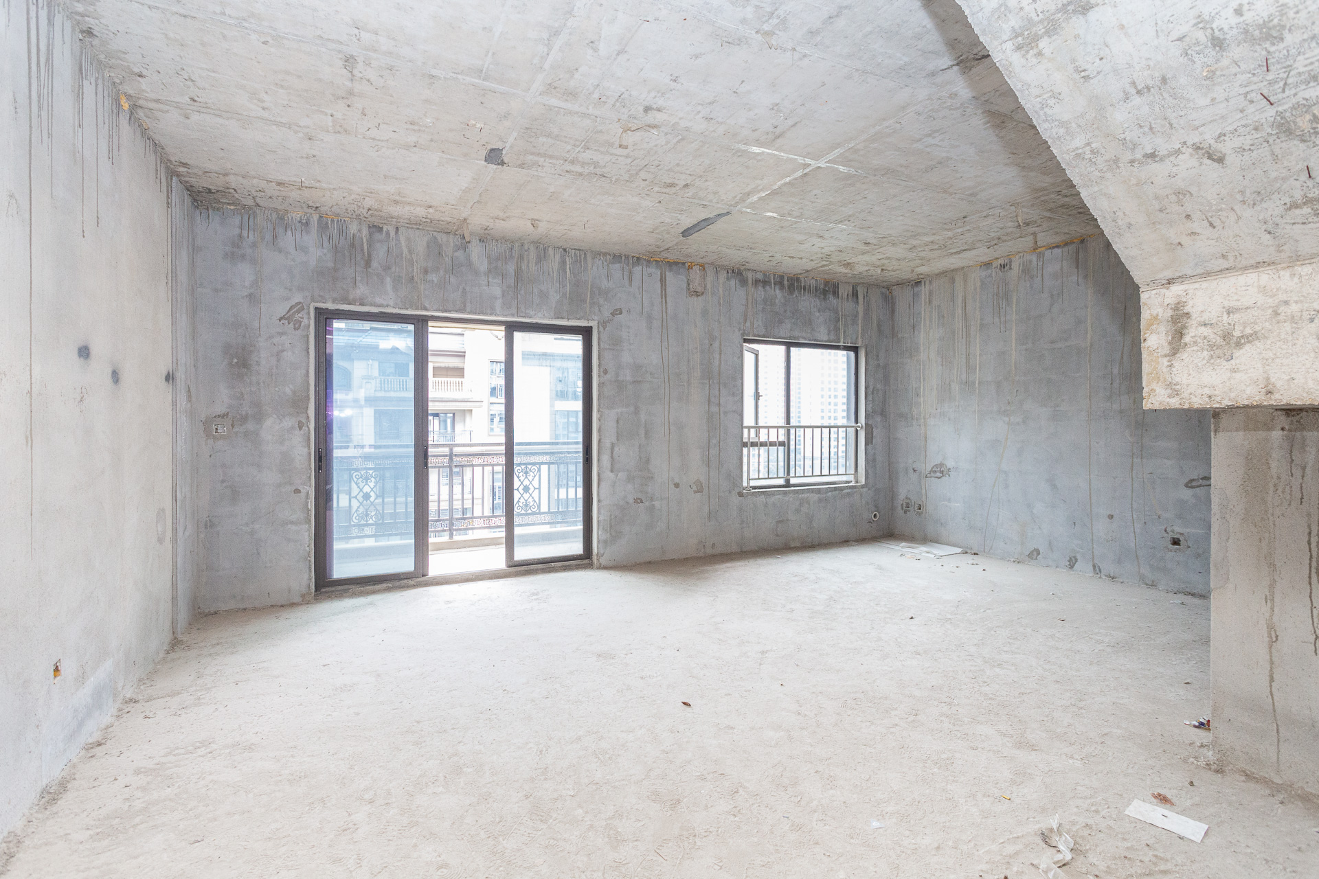 润和滨江府 5室2厅3卫 232.0万 润和滨江府 5室2厅3卫 232.0万客厅