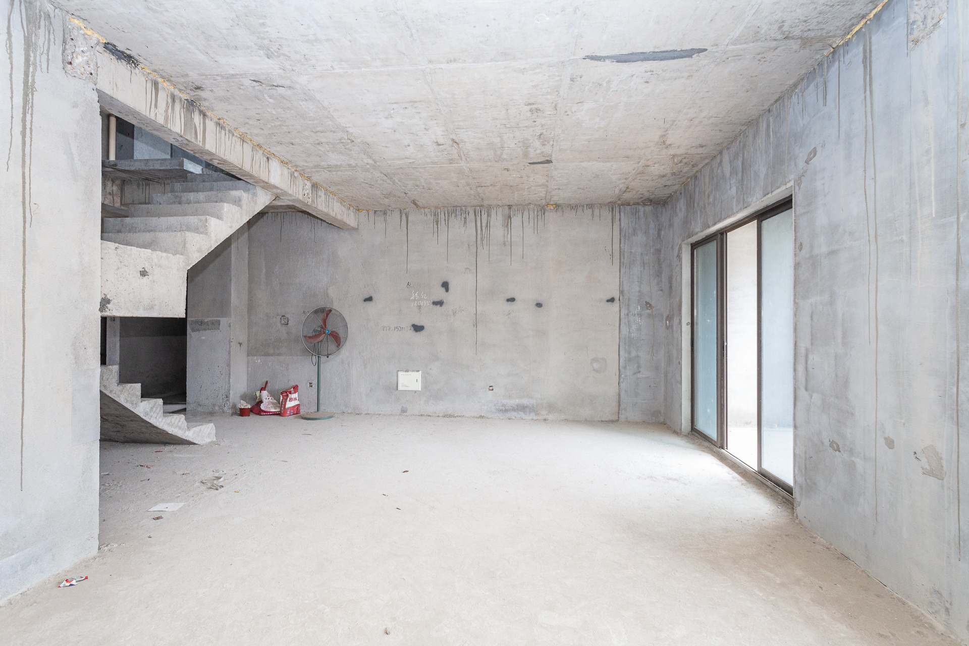 润和滨江府 5室2厅3卫 232.0万 润和滨江府 5室2厅3卫 232.0万客厅