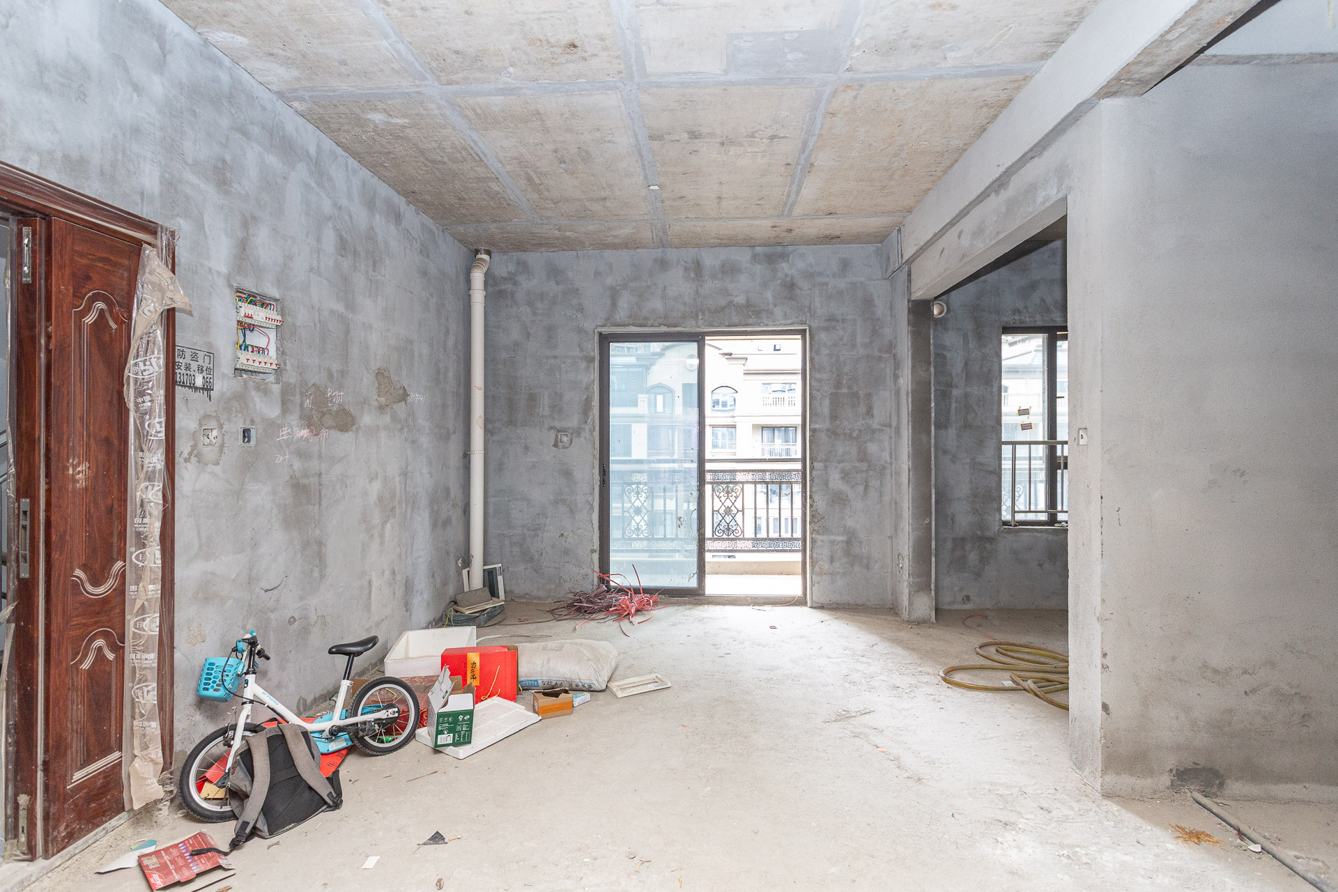 润和滨江府 5室2厅3卫 232.0万 润和滨江府 5室2厅3卫 232.0万客厅