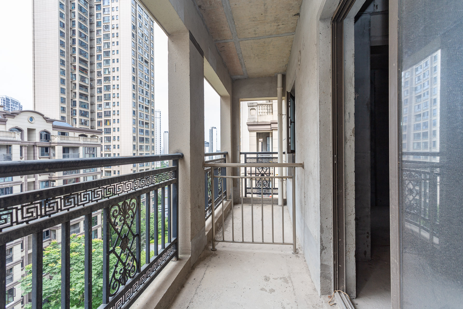 润和滨江府 5室2厅3卫 232.0万 润和滨江府 5室2厅3卫 232.0万阳台