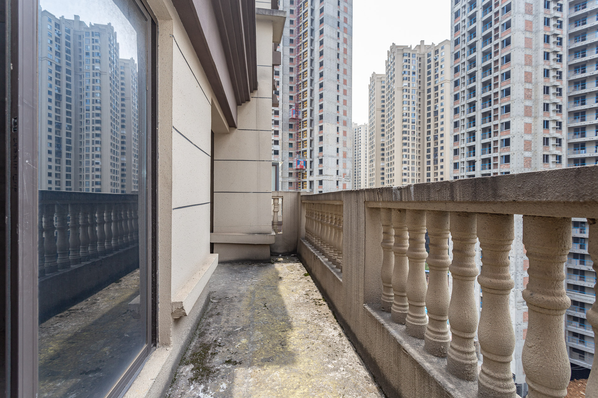 润和滨江府 5室2厅3卫 232.0万 润和滨江府 5室2厅3卫 232.0万阳台