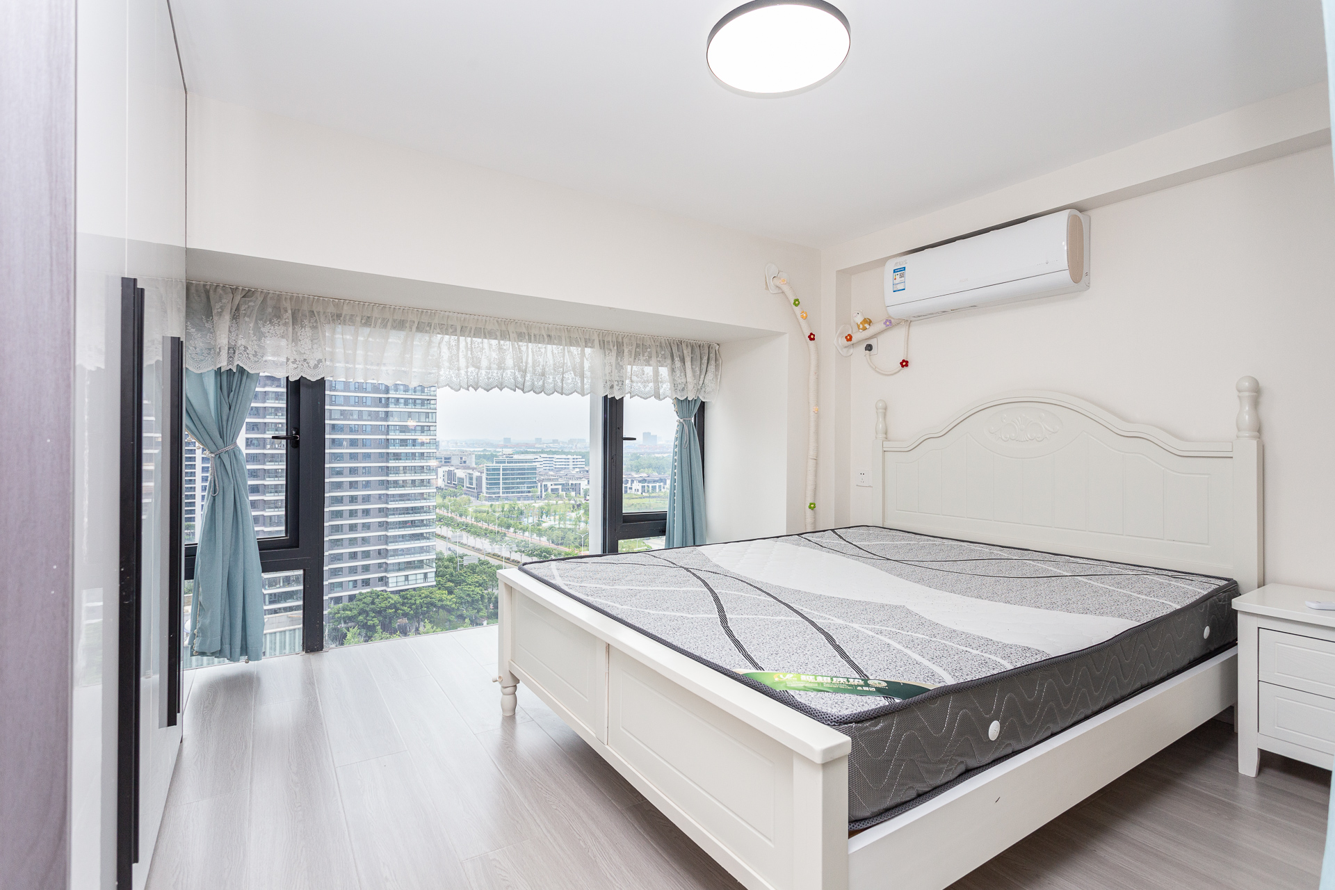 卡地亚公寓 2室1厅1卫 48.0万 卡地亚公寓 2室1厅1卫 48.0万卧室