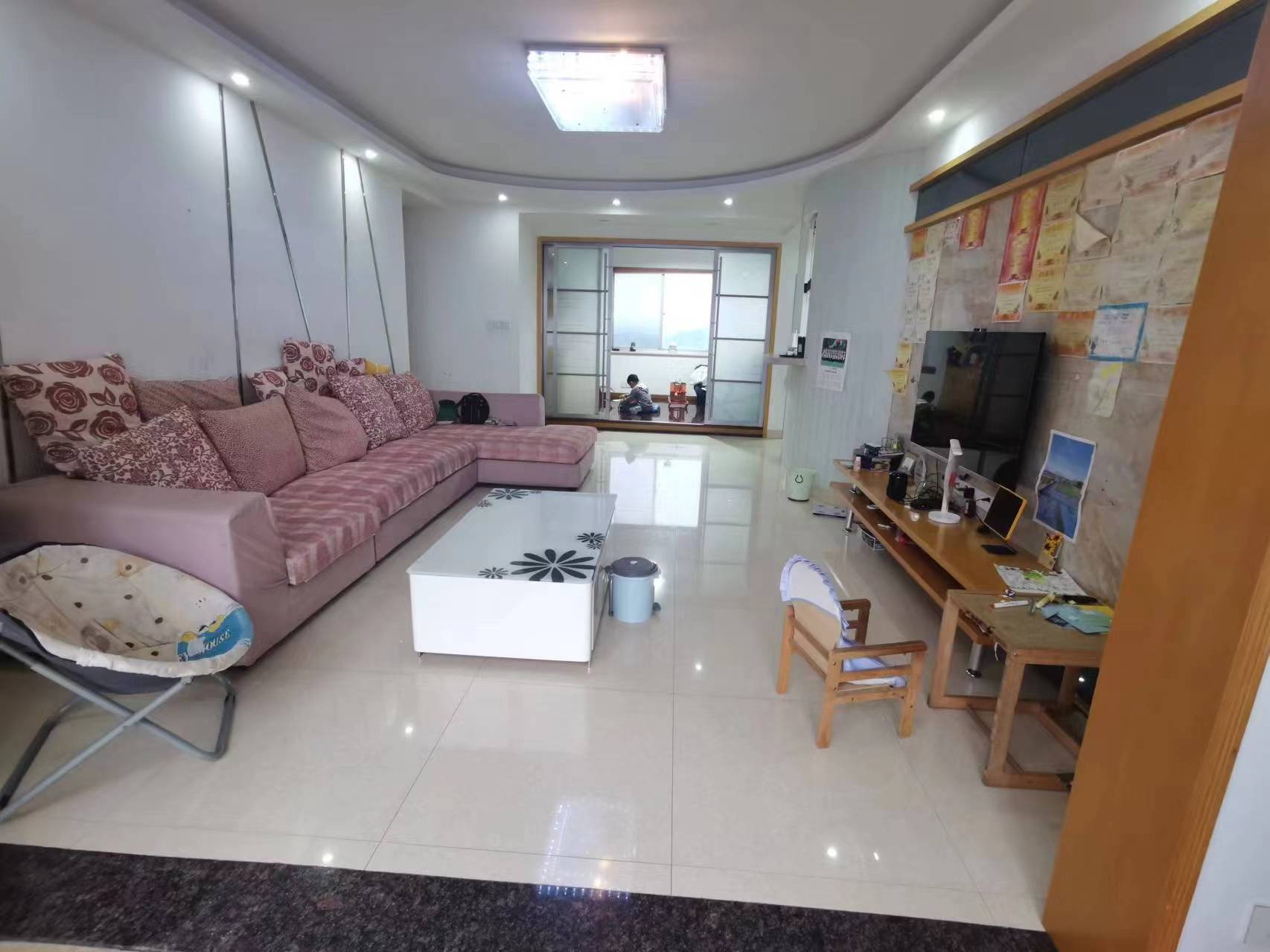 芦淞区蓝天花园 4室2厅2卫 53.8万 芦淞区蓝天花园 4室2厅2卫 53.8万室内图