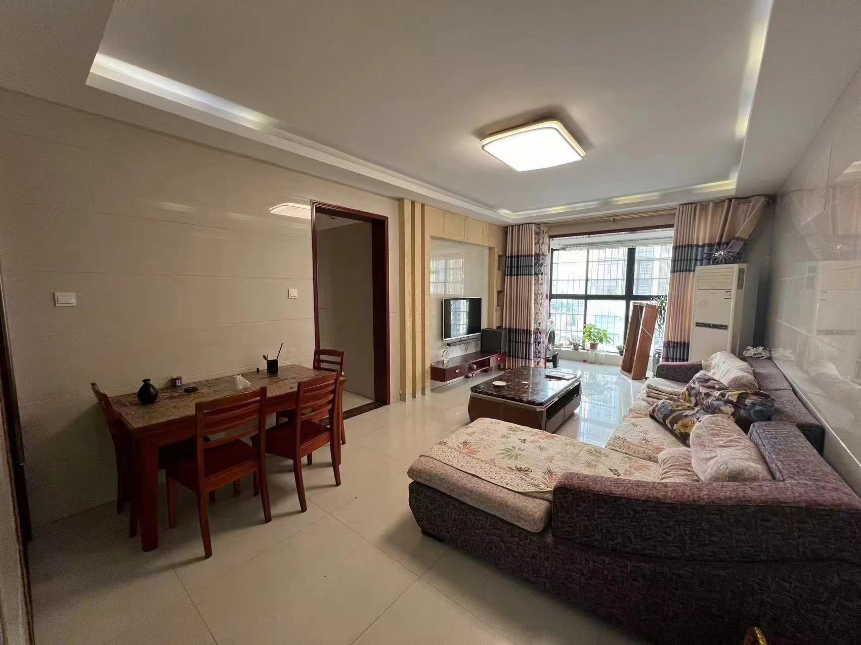 爱丁堡 3室2厅1卫 56.0万 爱丁堡 3室2厅1卫 56.0万室内图