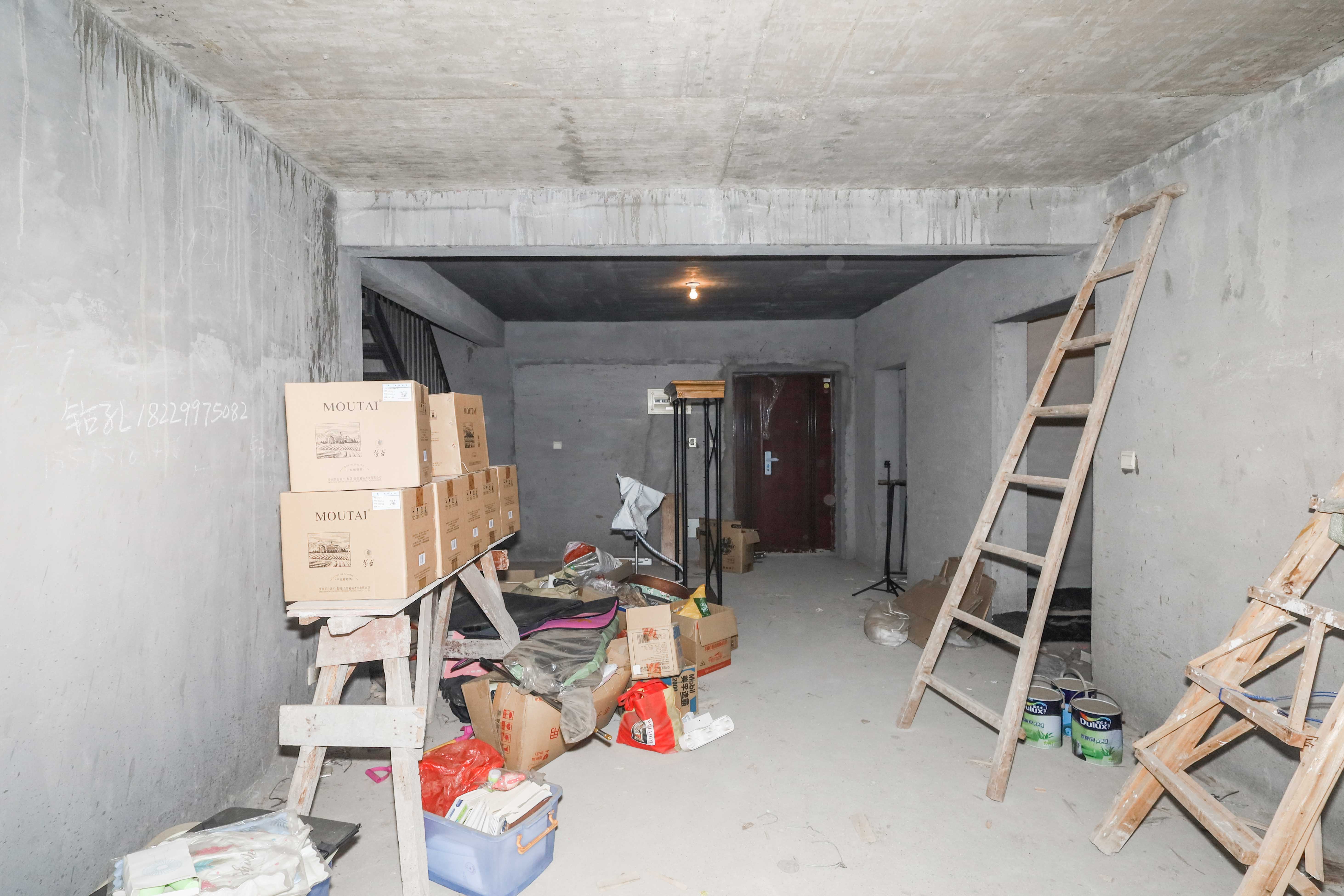 保利麓谷林语C区  4室2厅2卫   149.00万客厅