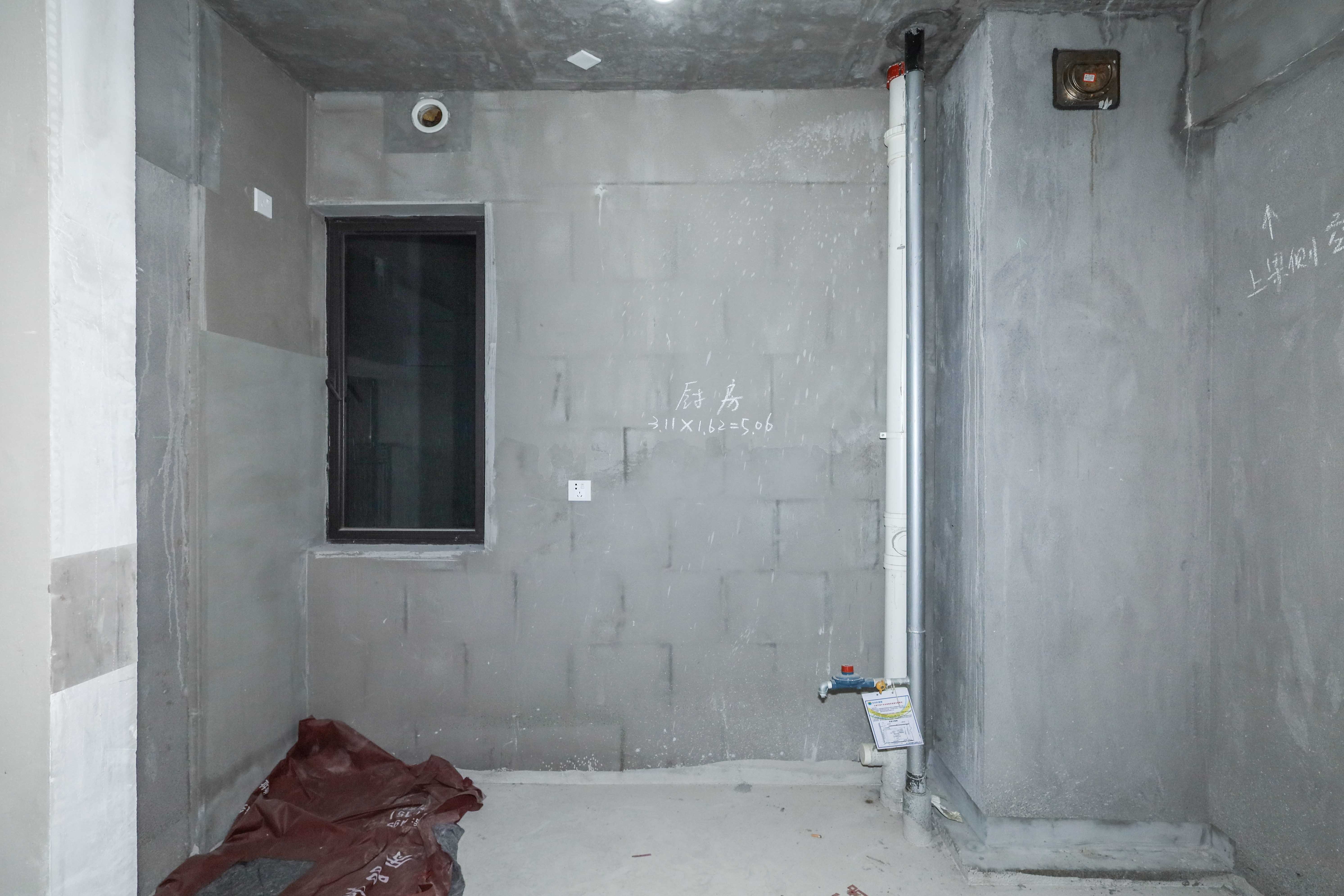 建发央著  4室2厅2卫   226.00万厨房
