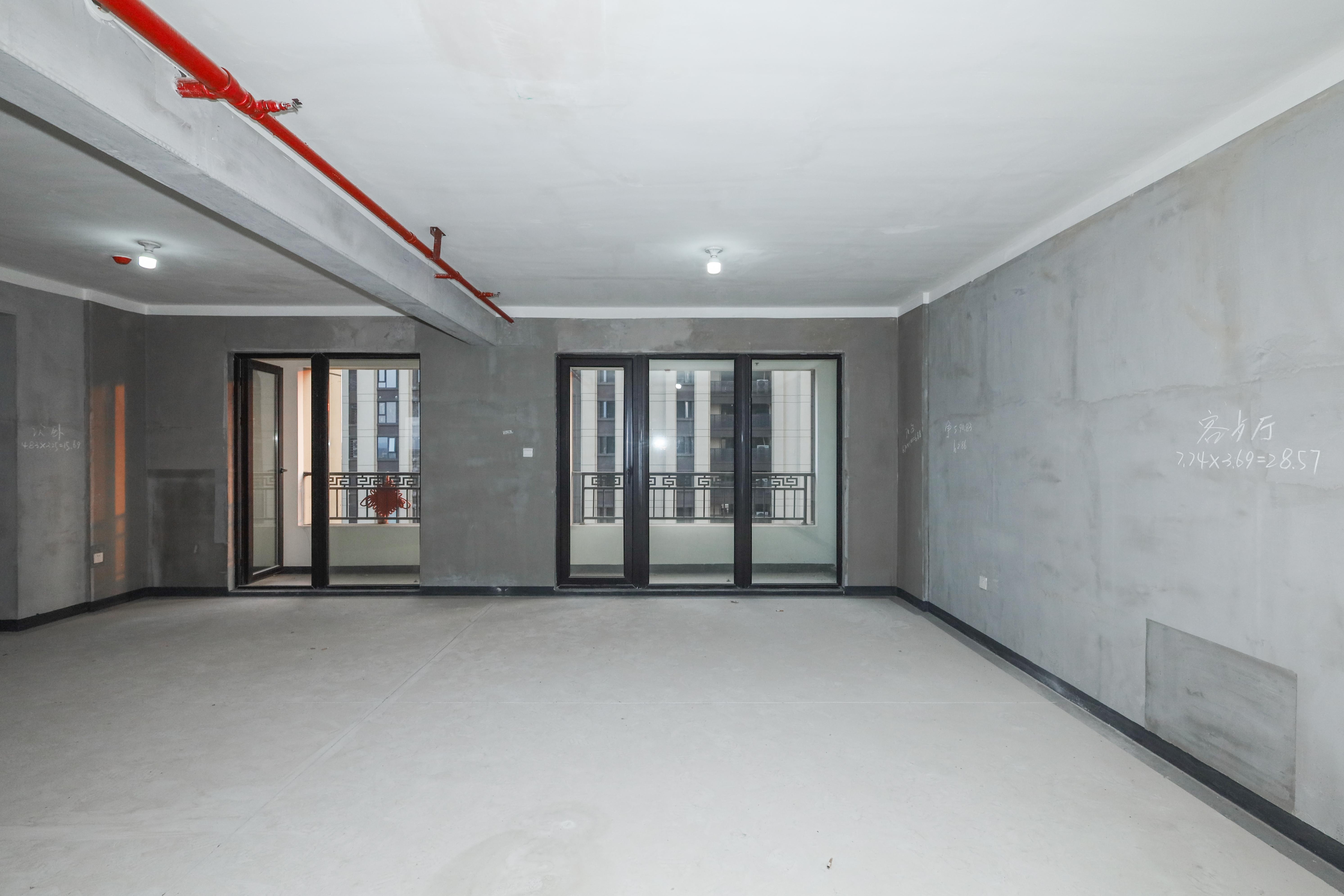 建发央著  4室2厅2卫   226.00万客厅