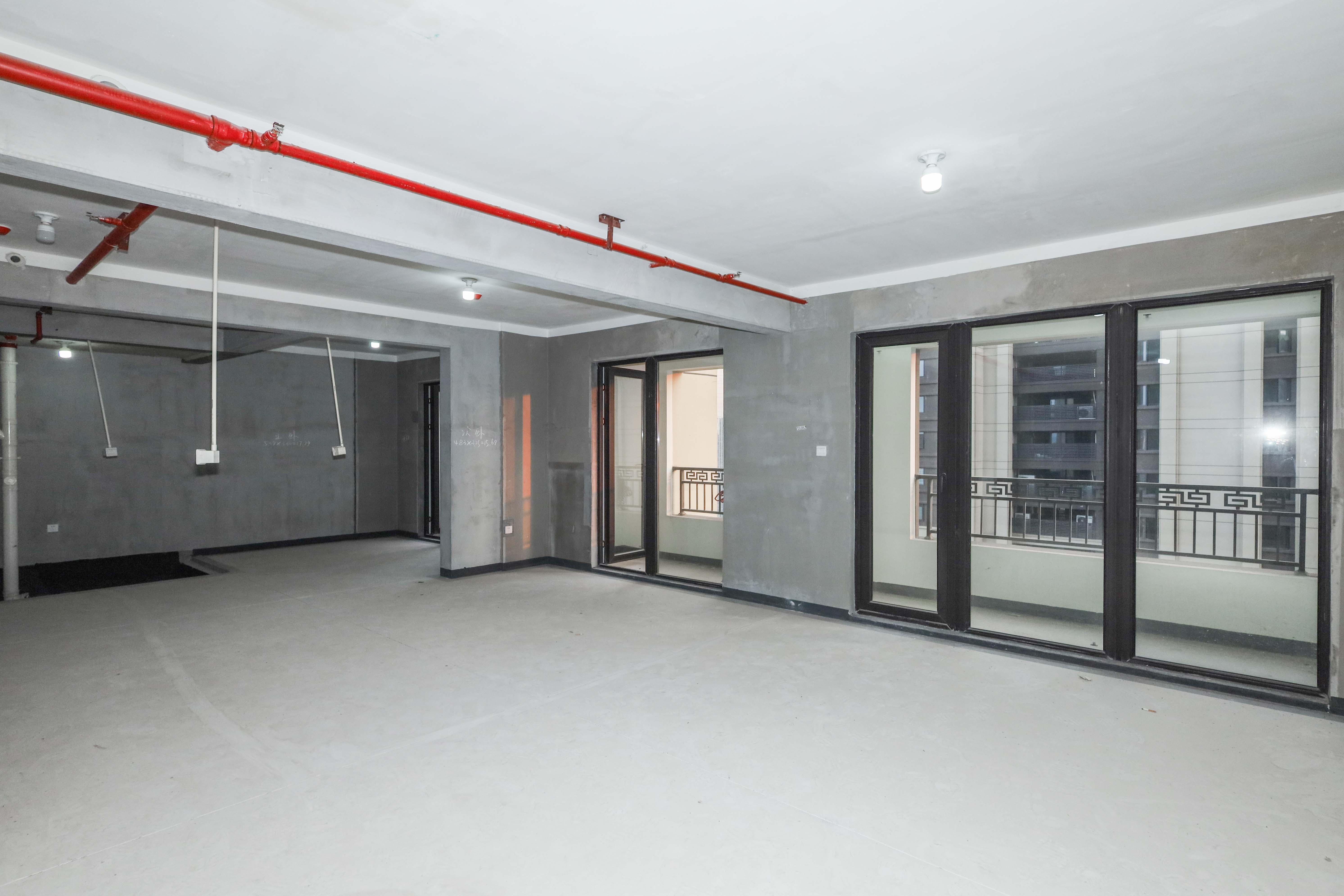 建发央著  4室2厅2卫   226.00万客厅