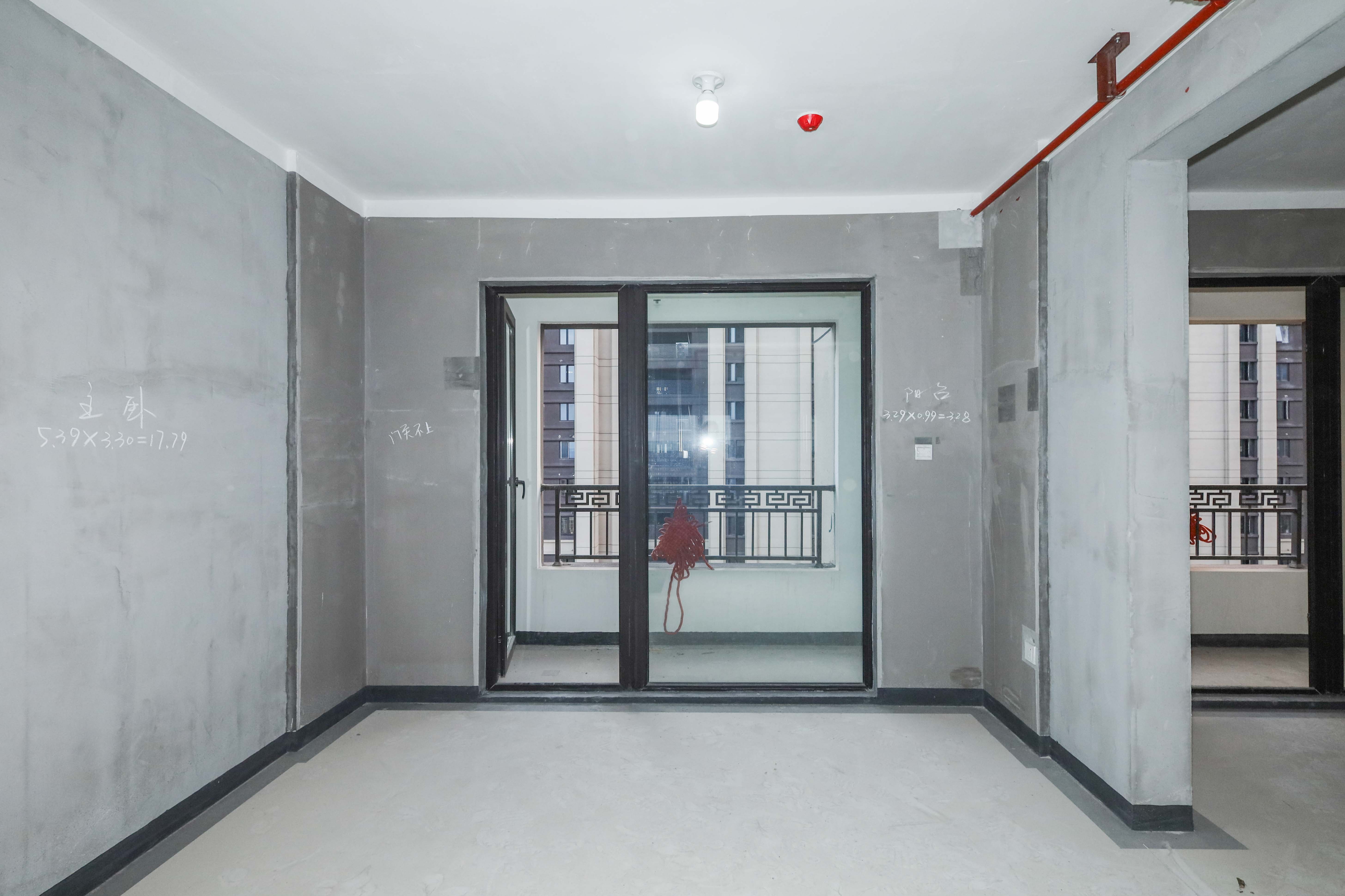建发央著  4室2厅2卫   226.00万其他