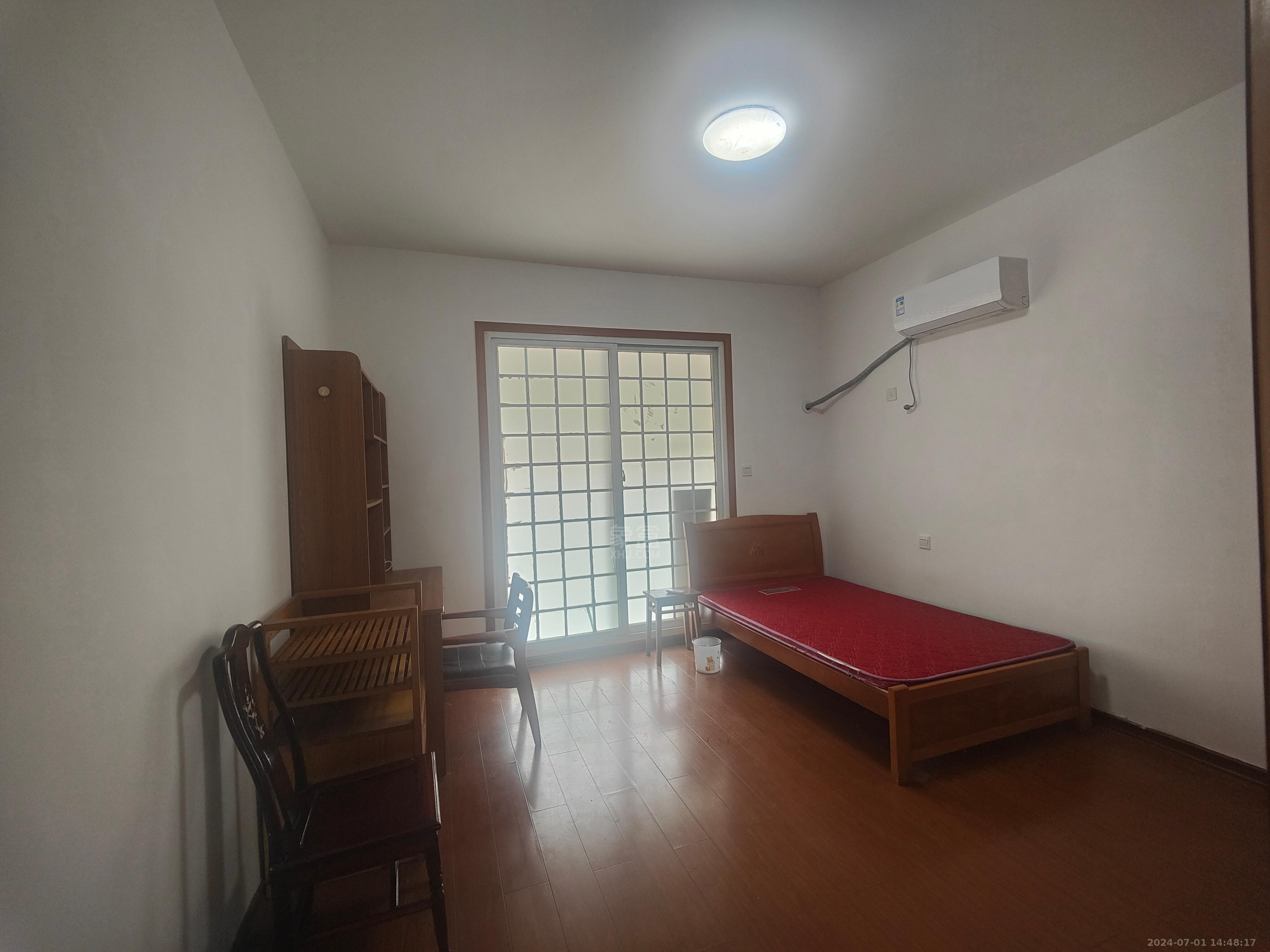 天台小区  4室2厅2卫   2200.00元/月室内图