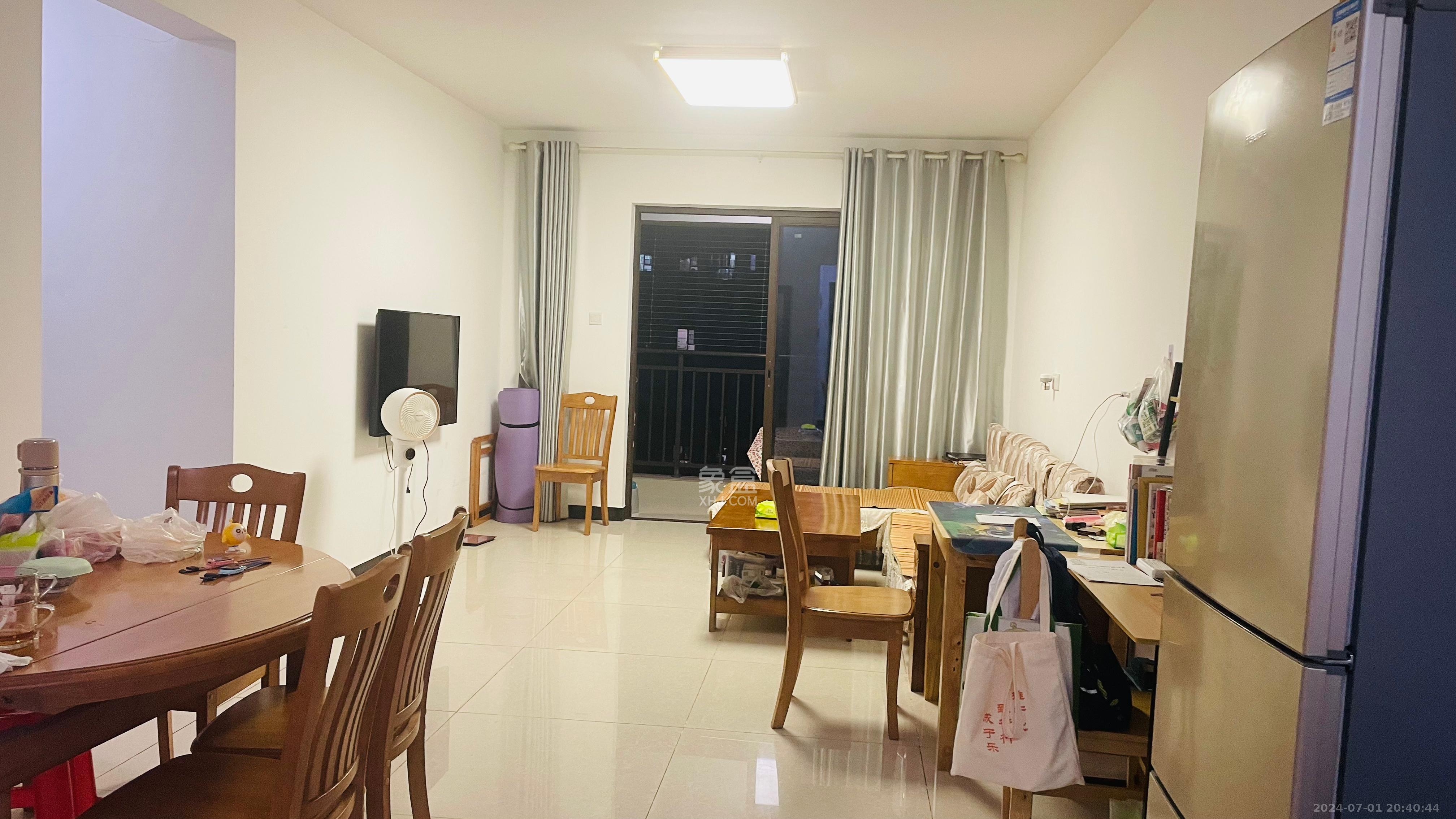 卓越浅水湾  1室2厅2卫   2400.00元/月室内图1