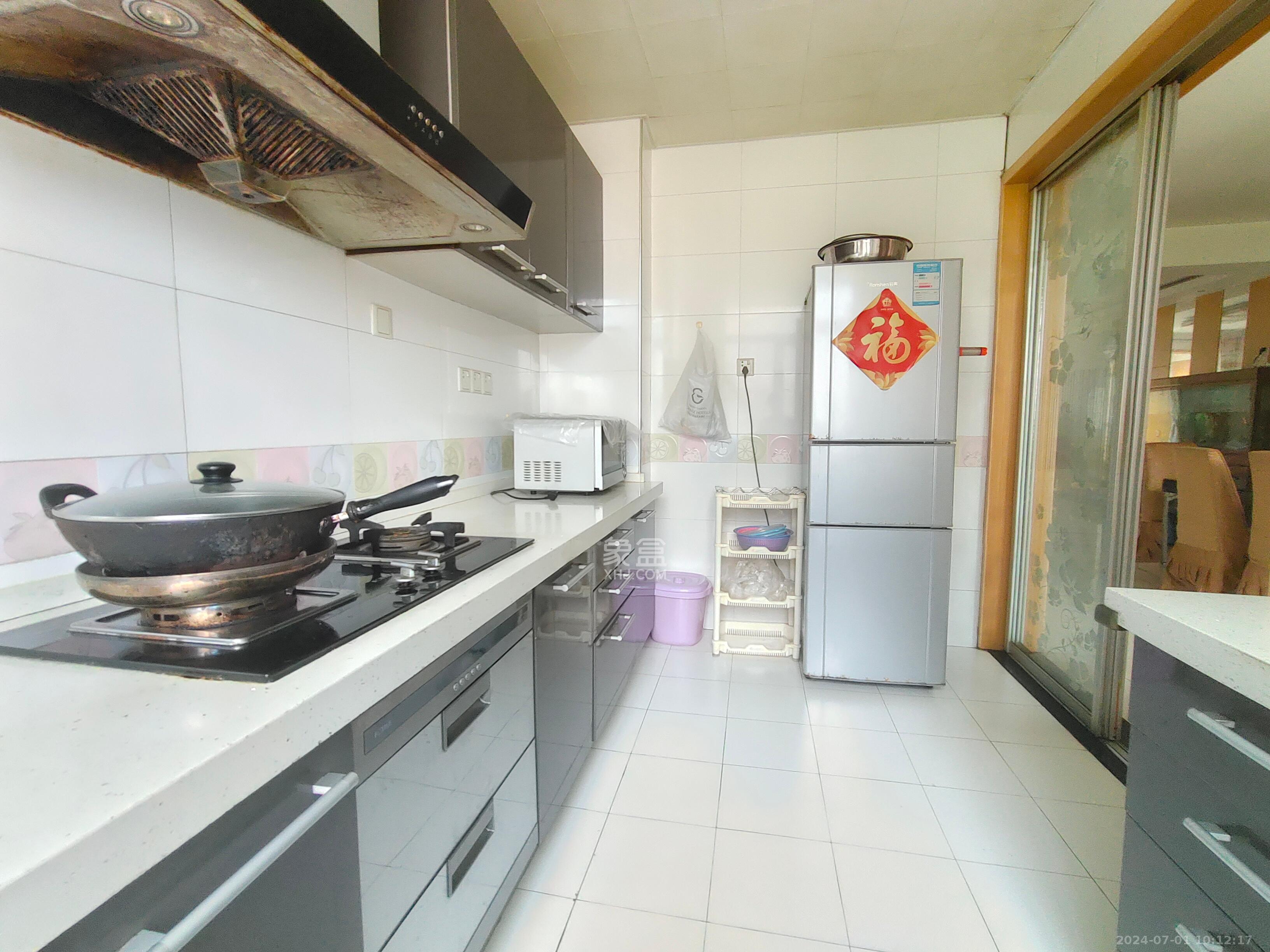 和卉家園  4室2廳2衛(wèi)   4800.00元/月室內(nèi)圖