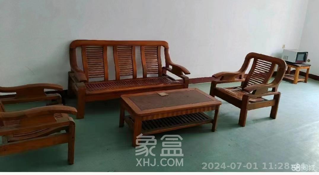 万福街  3室2厅1卫   800.00元/月室内图1