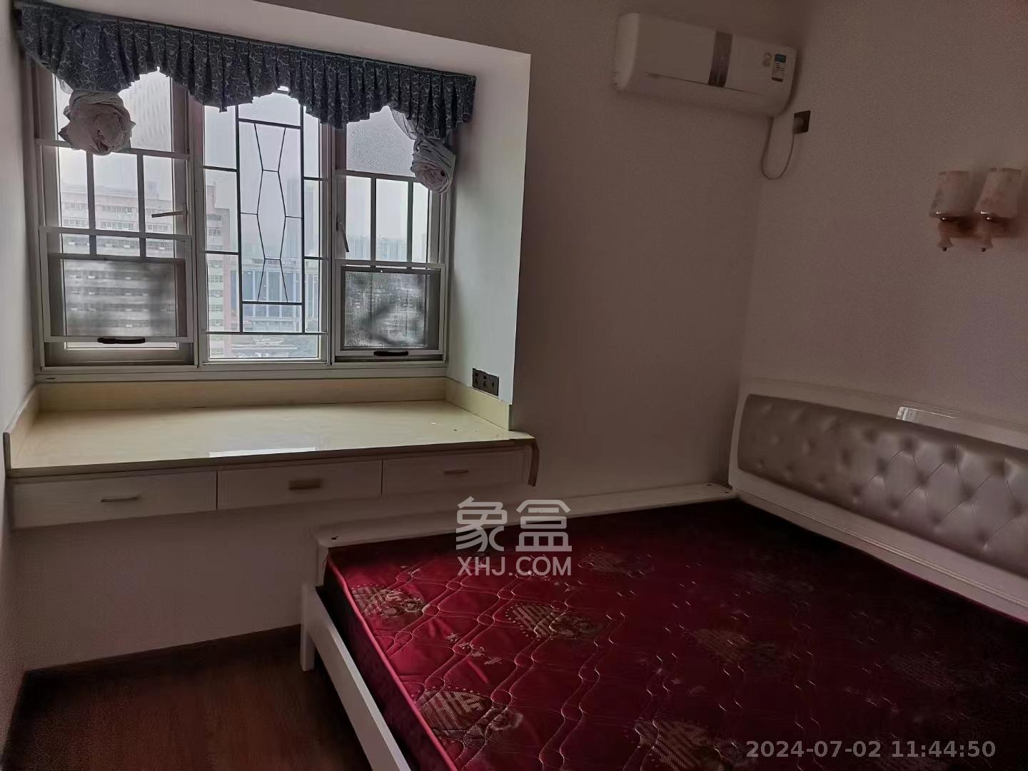 泊爱蓝湾  3室2厅2卫    2800.0元/月室内图1