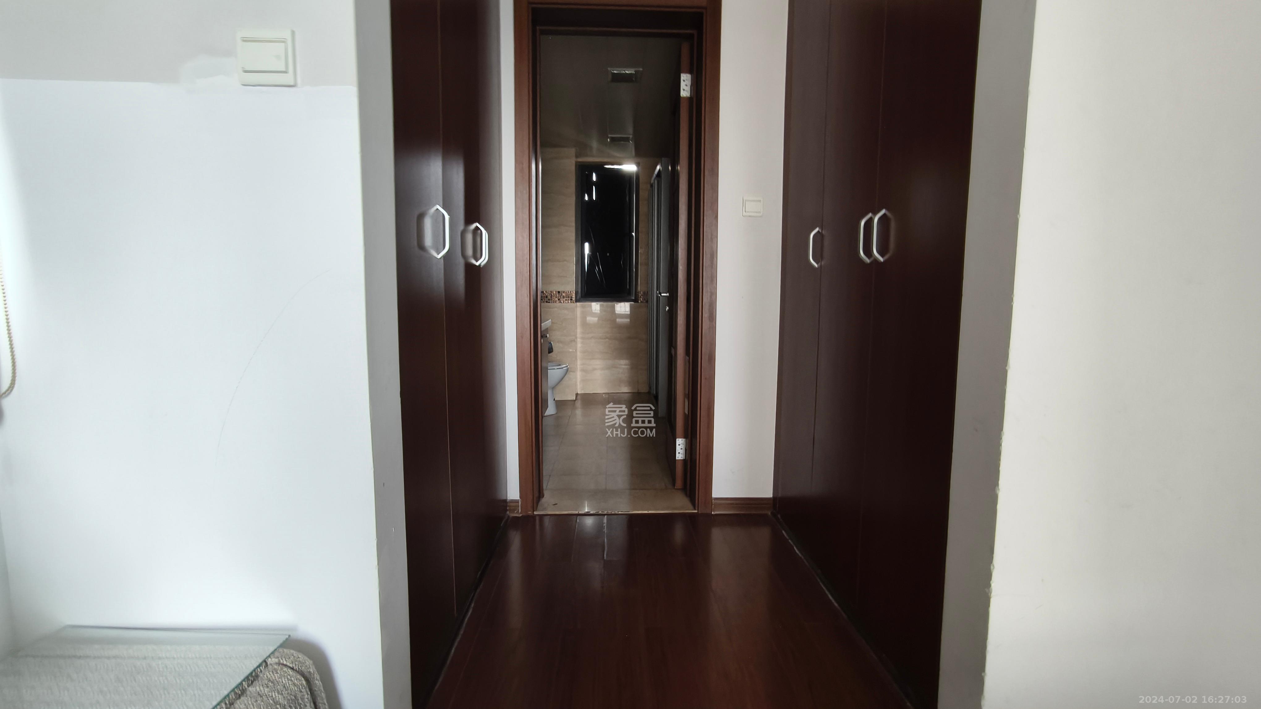 万科金域华府二期  3室2厅2卫   3700.00元/月室内图