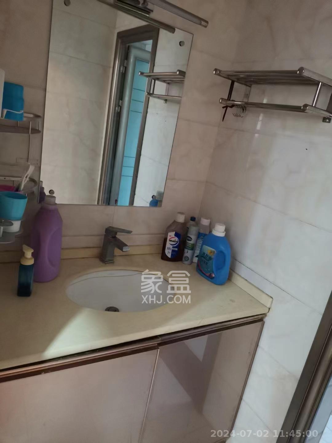 泊爱蓝湾  3室2厅2卫    2800.0元/月室内图