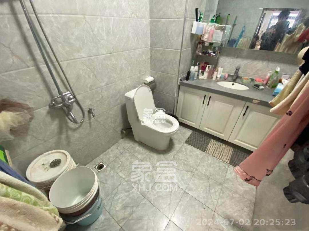 新世界广场 1室1厅1卫 1800.0元/月 新世界广场 1室1厅1卫 1800.0元/月室内图