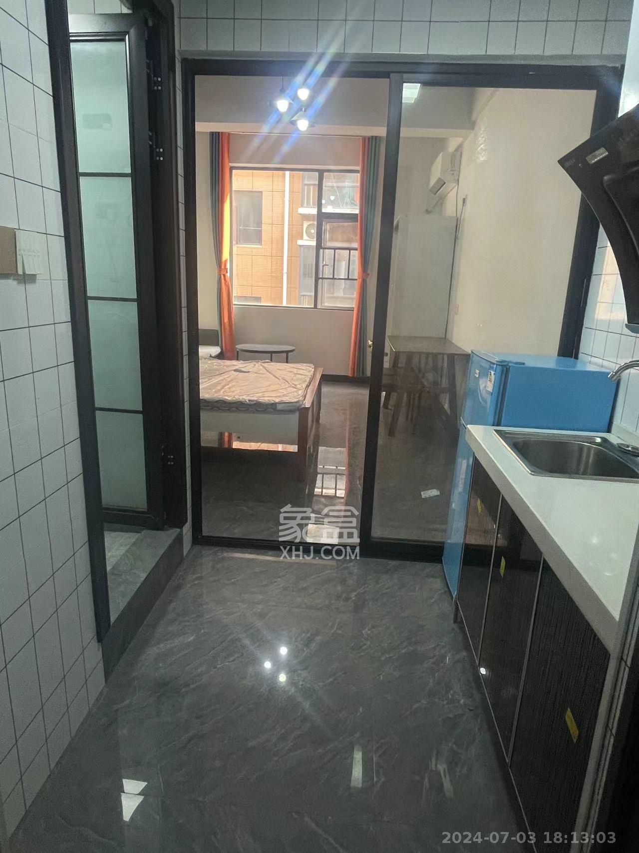 金晟年华  1室1厅1卫   1300.00元/月室内图1