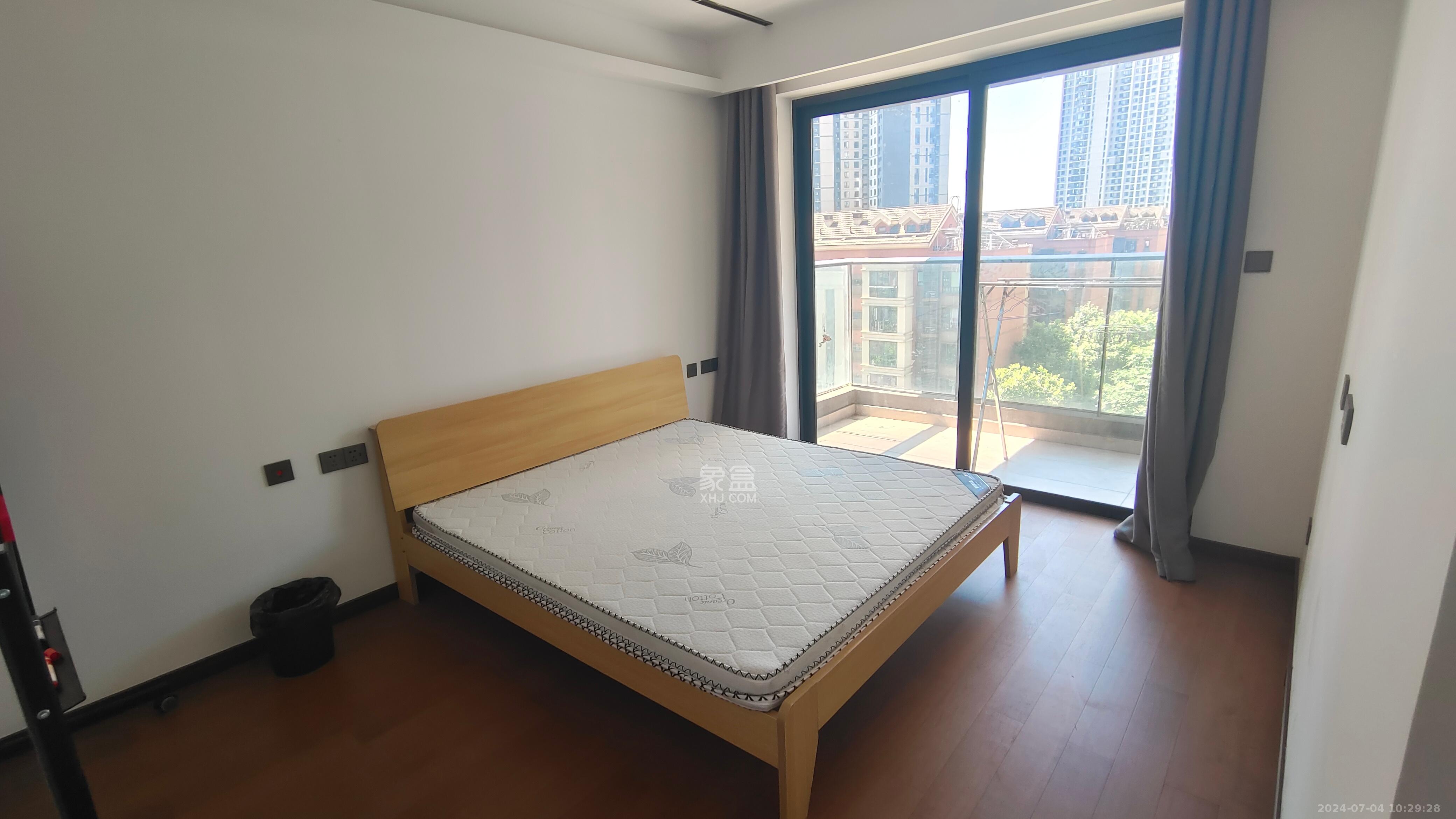 万科魅力之城  4室2厅2卫   4500.00元/月室内图