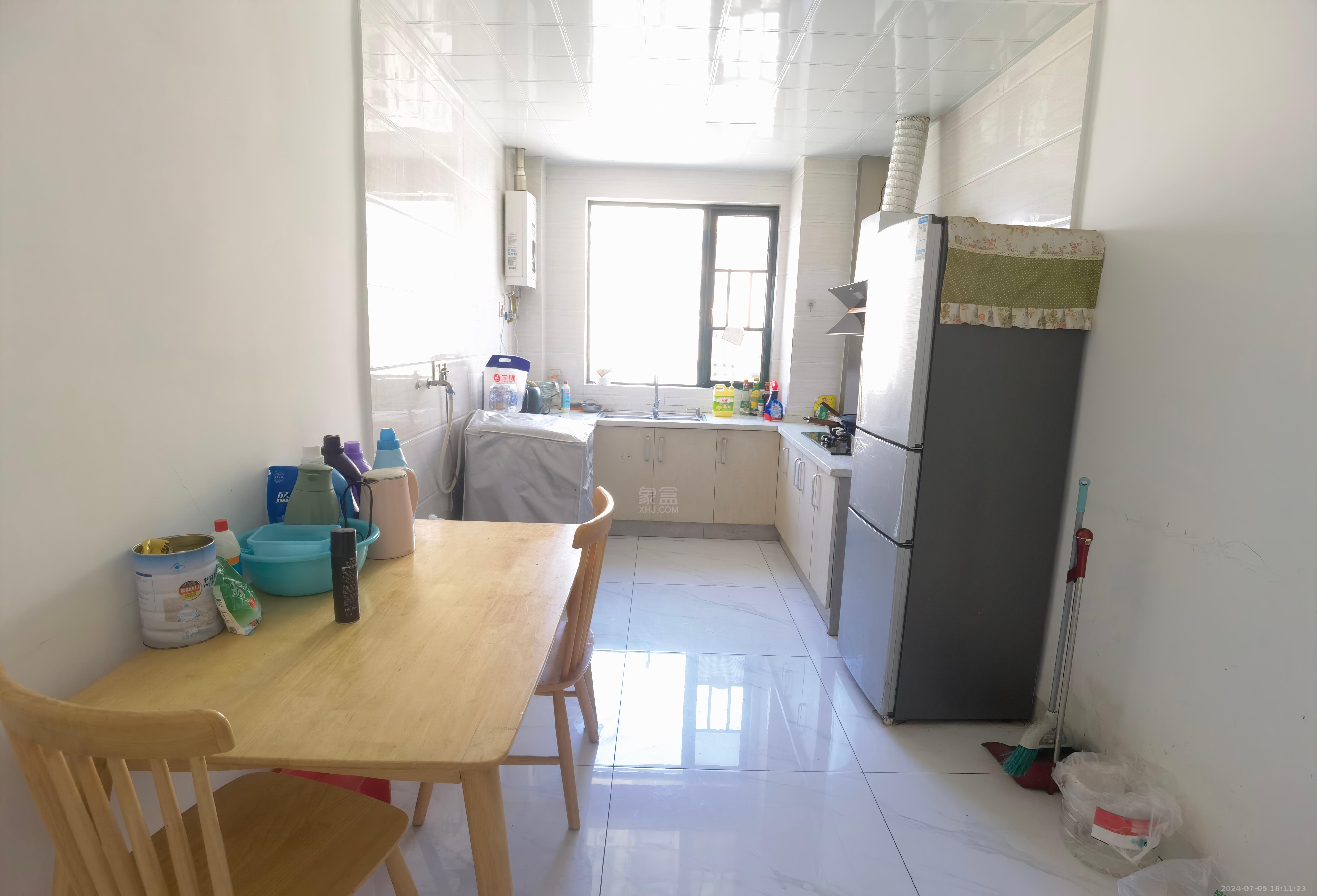 湖景名城  1室1厅2卫   700.00元/月室内图