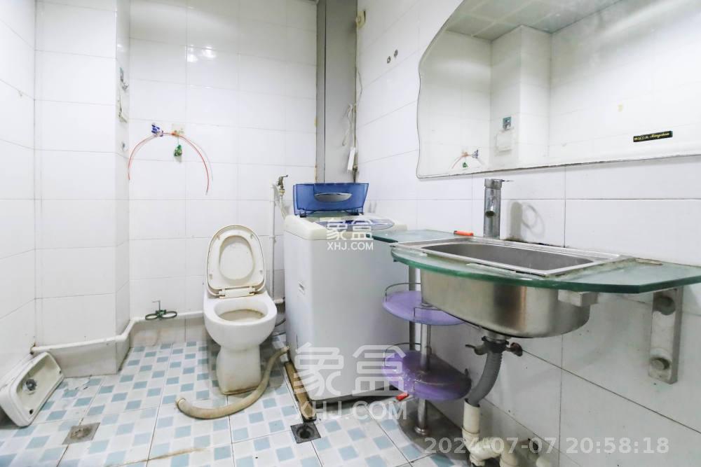 梅苑家园  3室2厅2卫   1800.00元/月室内图