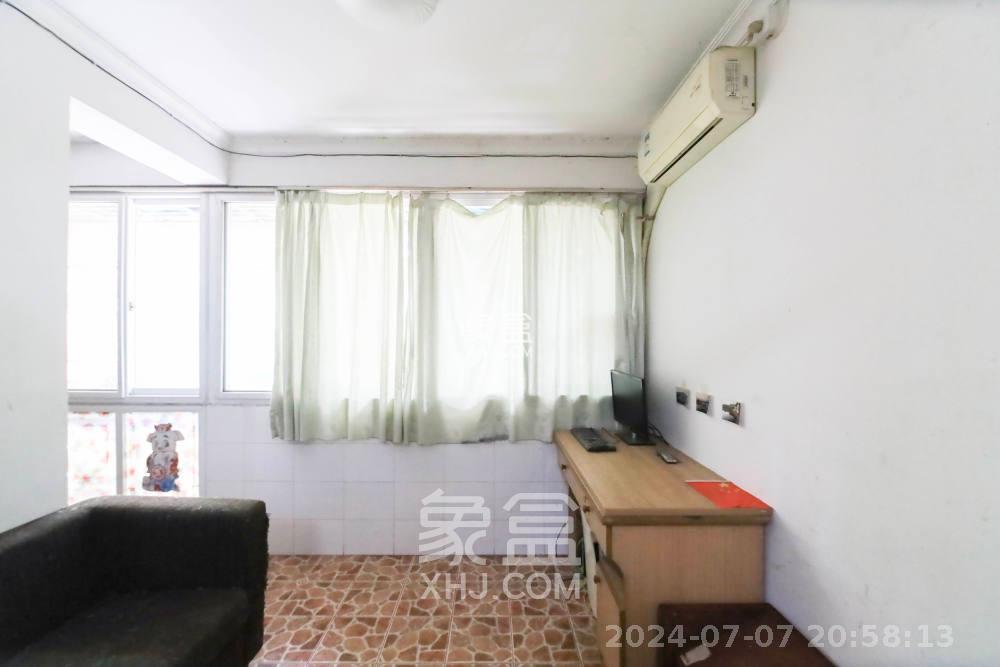 梅苑家园  3室2厅2卫   1800.00元/月室内图