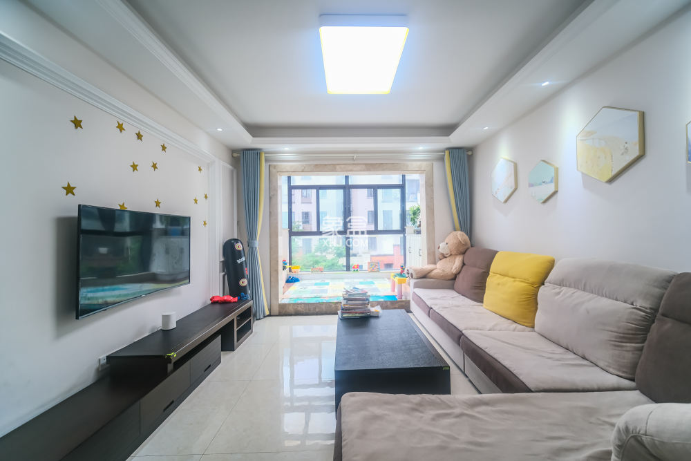 艾美潇湘  3室2厅2卫    102.0万