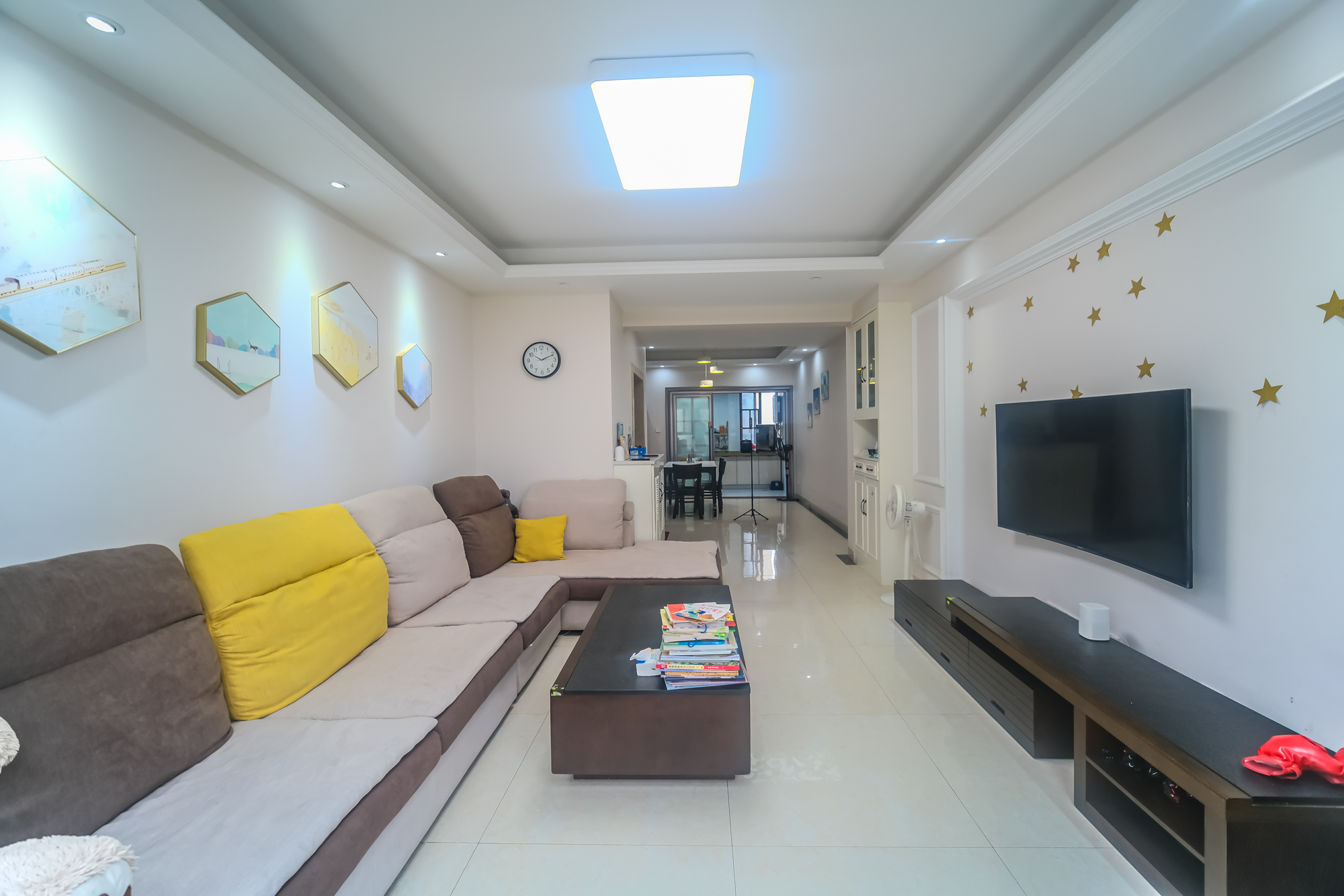 艾美潇湘 3室2厅2卫 102.0万 艾美潇湘 3室2厅2卫 102.0万客厅