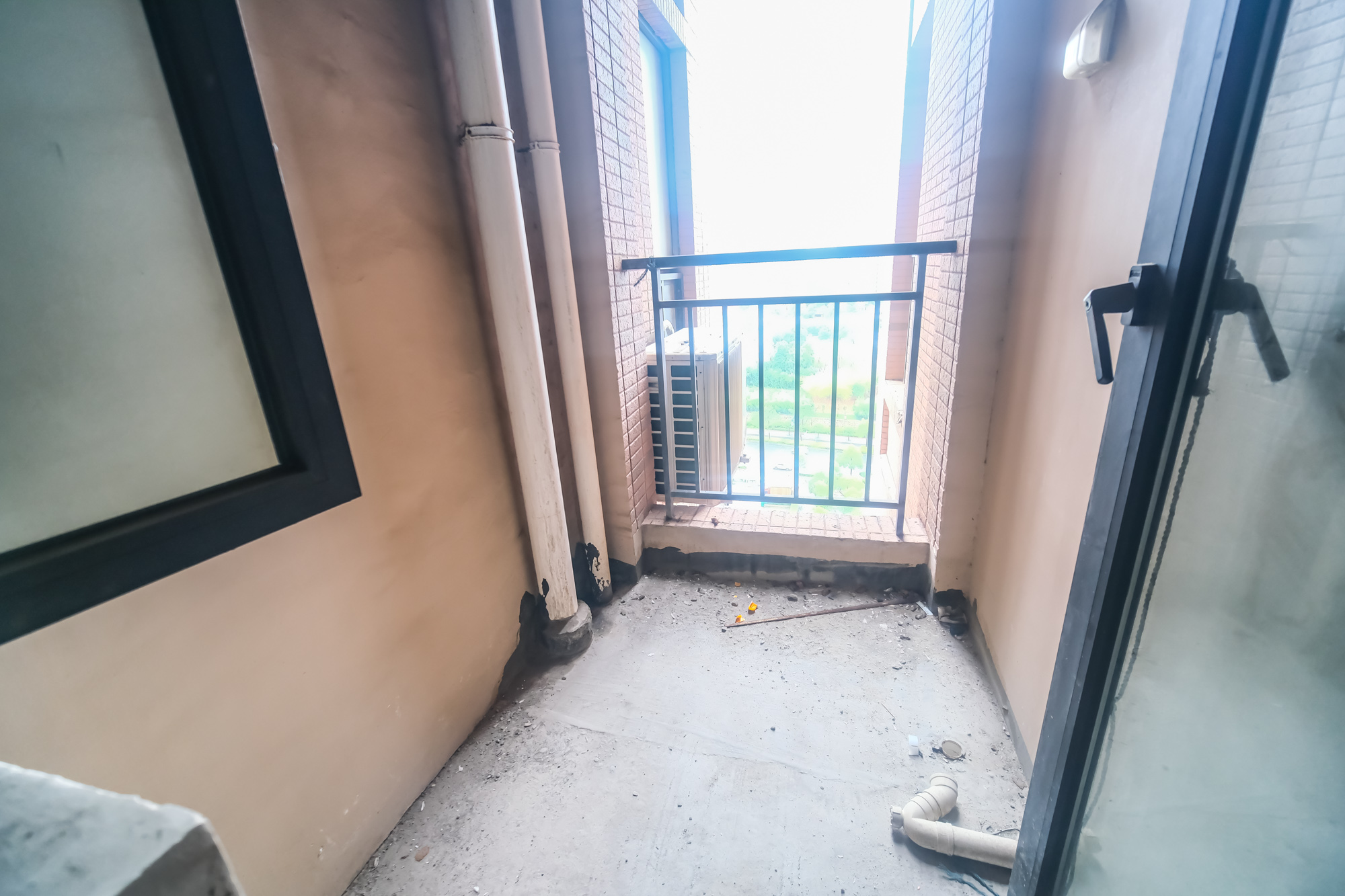 三一街区 4室2厅1卫 100.0万 三一街区 4室2厅1卫 100.0万阳台