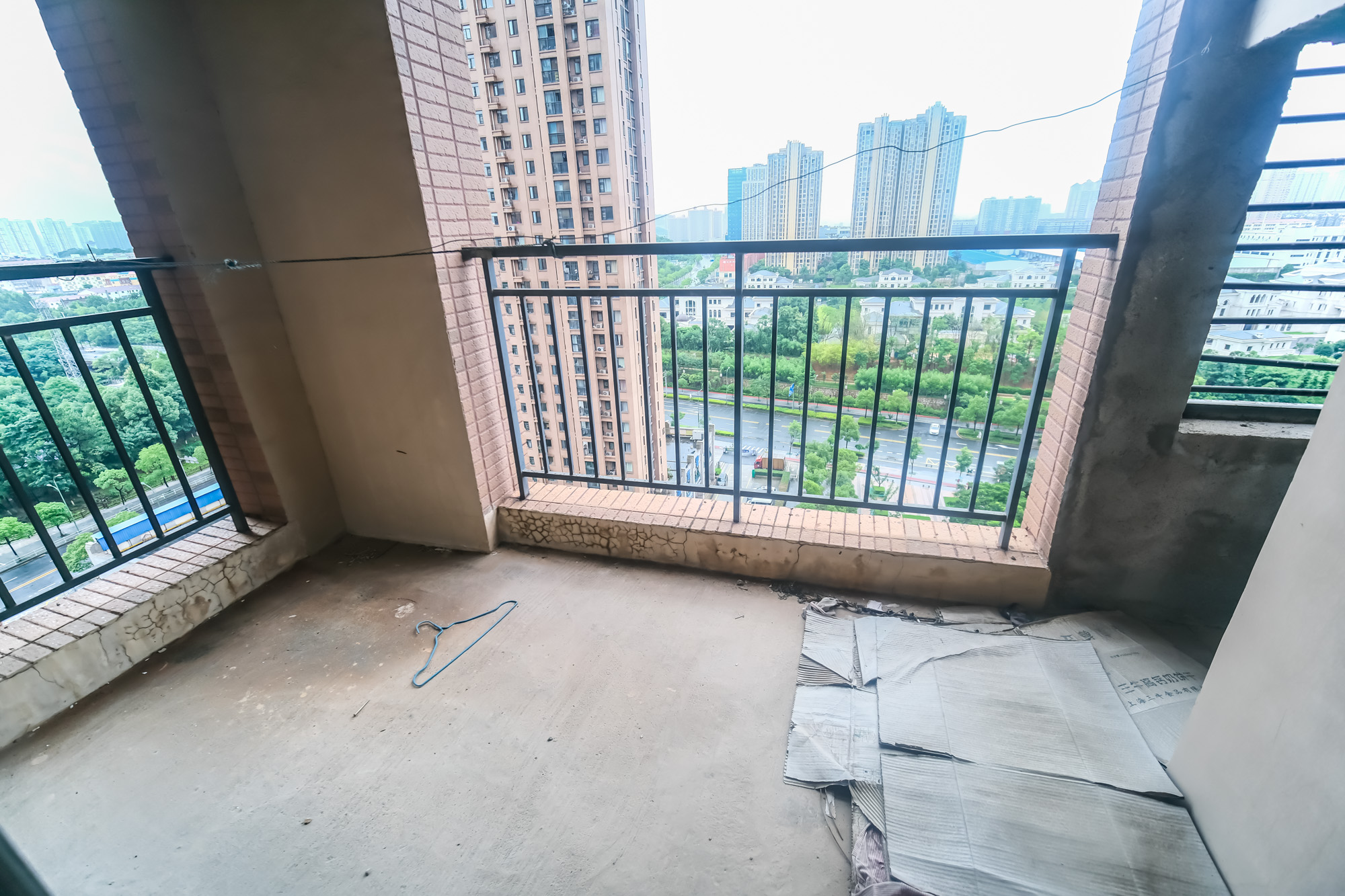 三一街区 4室2厅1卫 100.0万 三一街区 4室2厅1卫 100.0万阳台