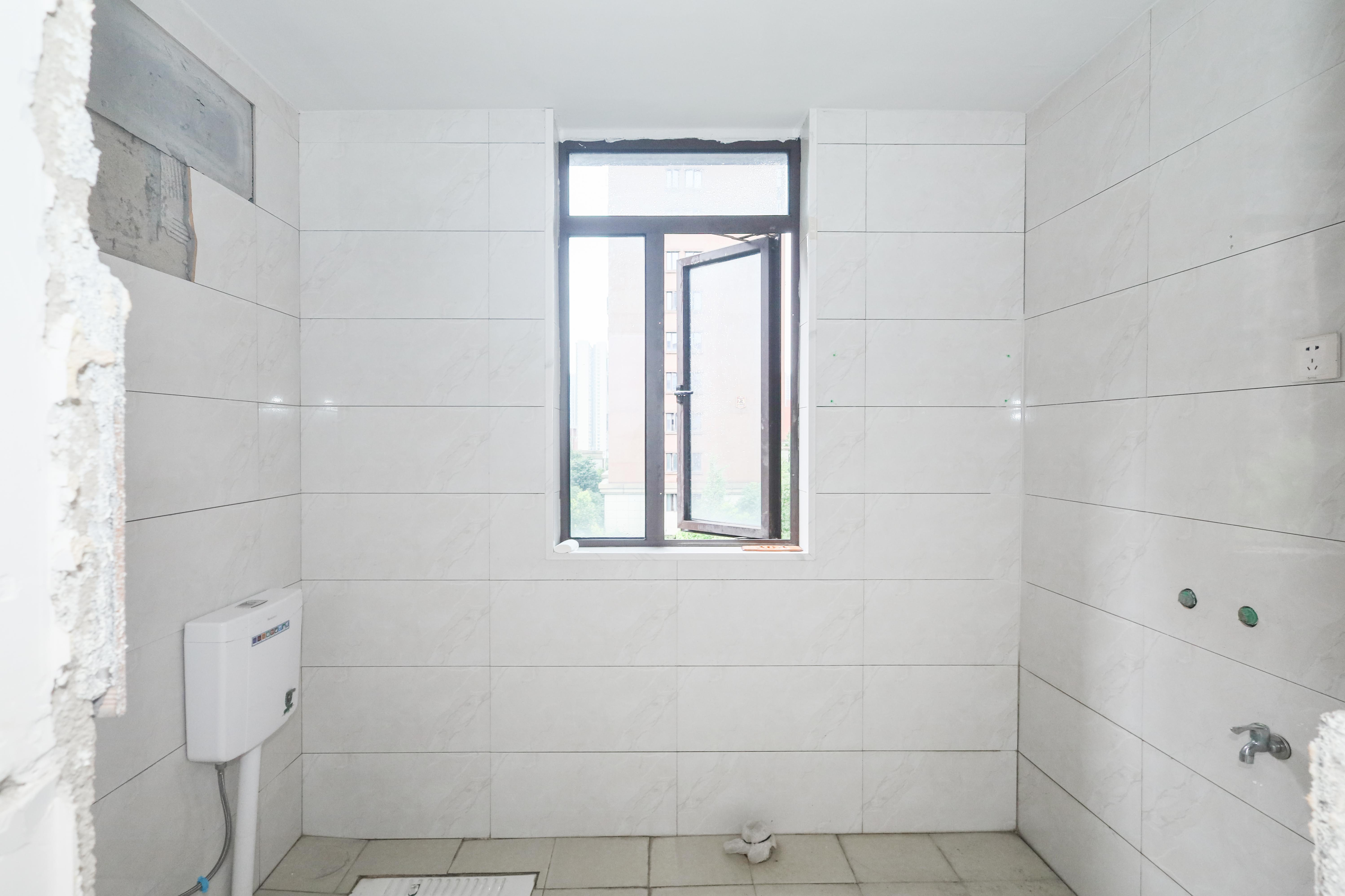 中冶中央公园 4室2厅2卫 210.00万 中冶中央公园 4室2厅2卫 210.00万卫生间