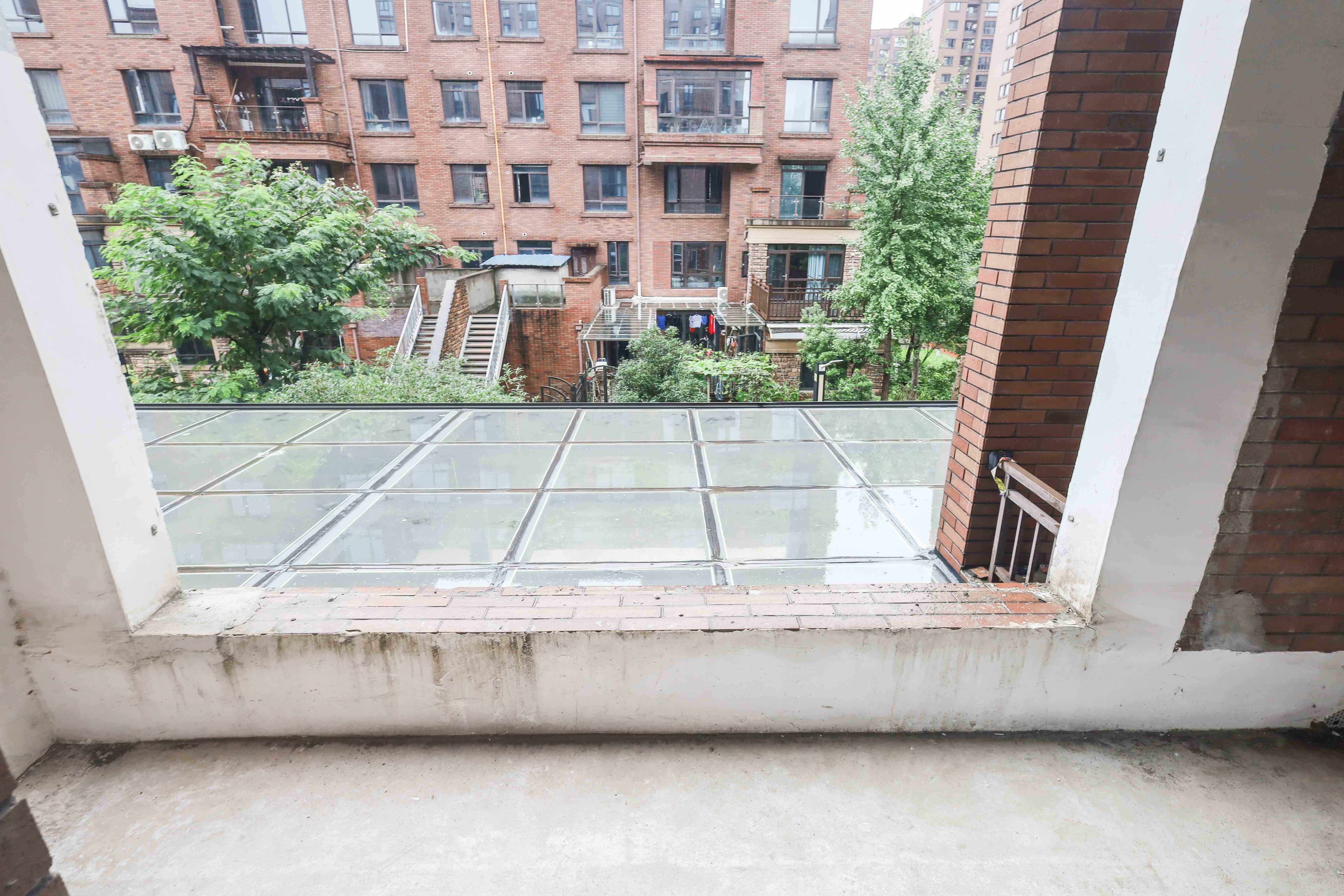 中冶中央公园 4室2厅2卫 210.00万 中冶中央公园 4室2厅2卫 210.00万阳台