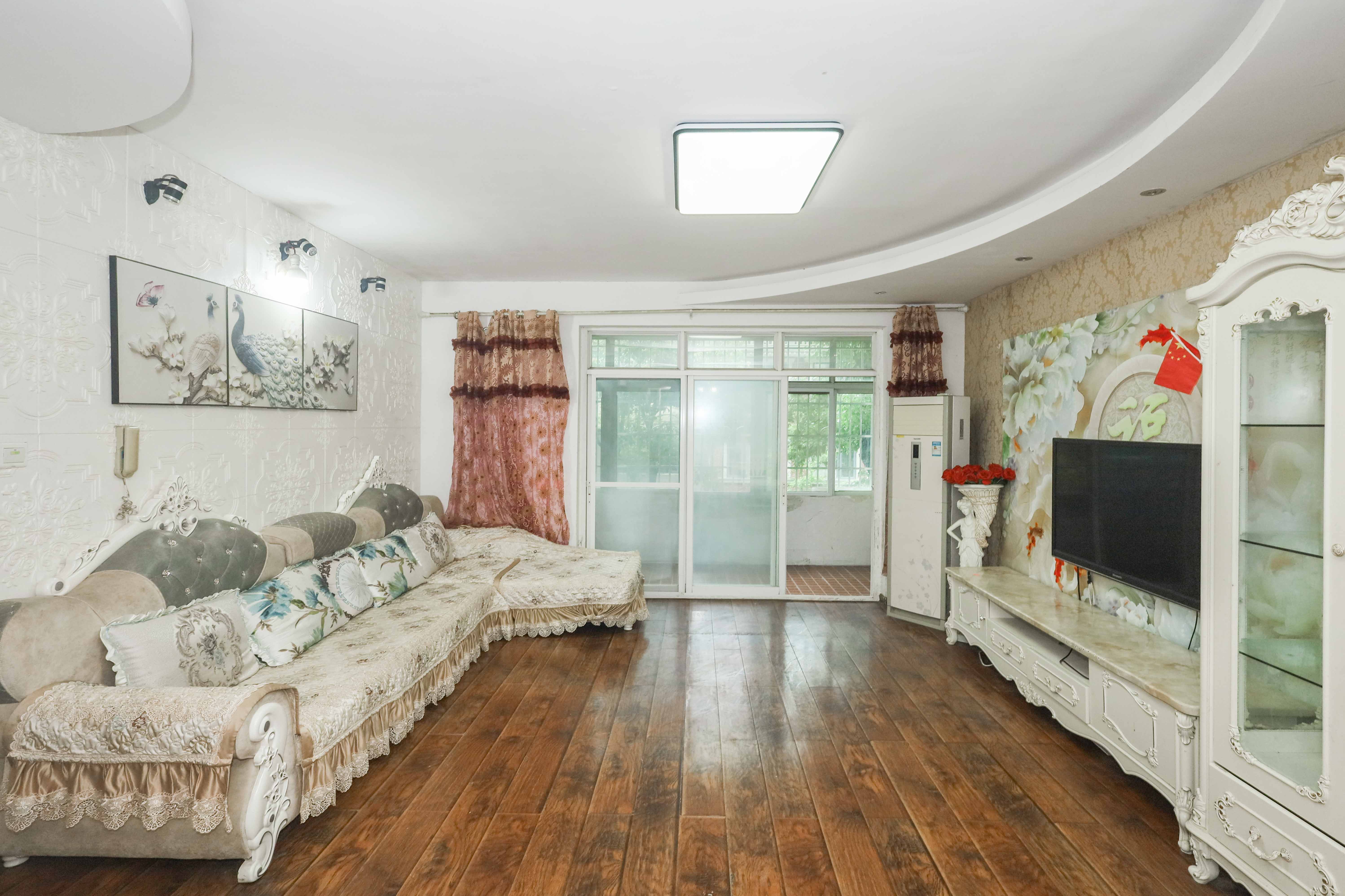 山水英伦 2室1厅1卫 64.0万 山水英伦 2室1厅1卫 64.0万客厅