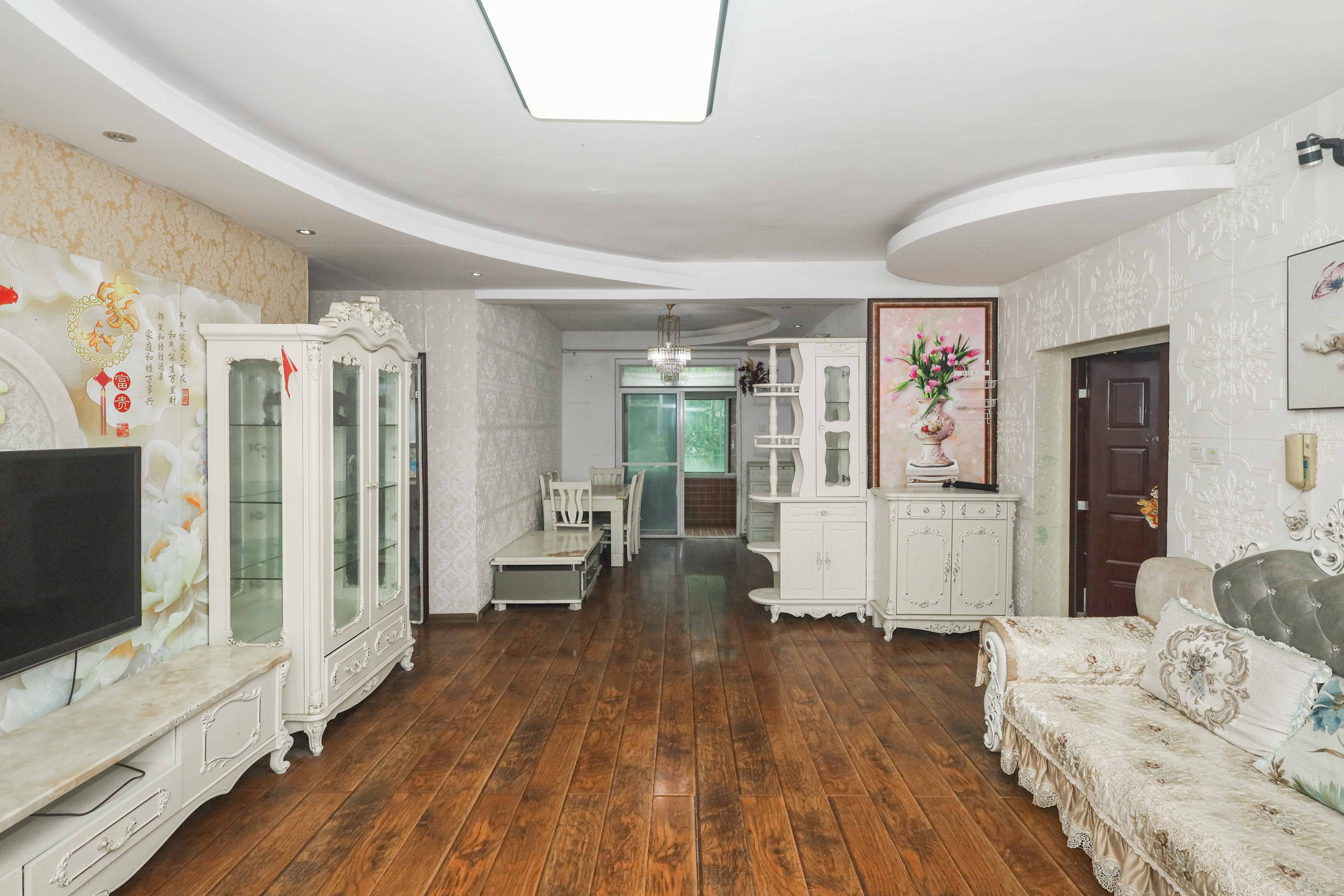 山水英伦 2室1厅1卫 64.0万 山水英伦 2室1厅1卫 64.0万客厅