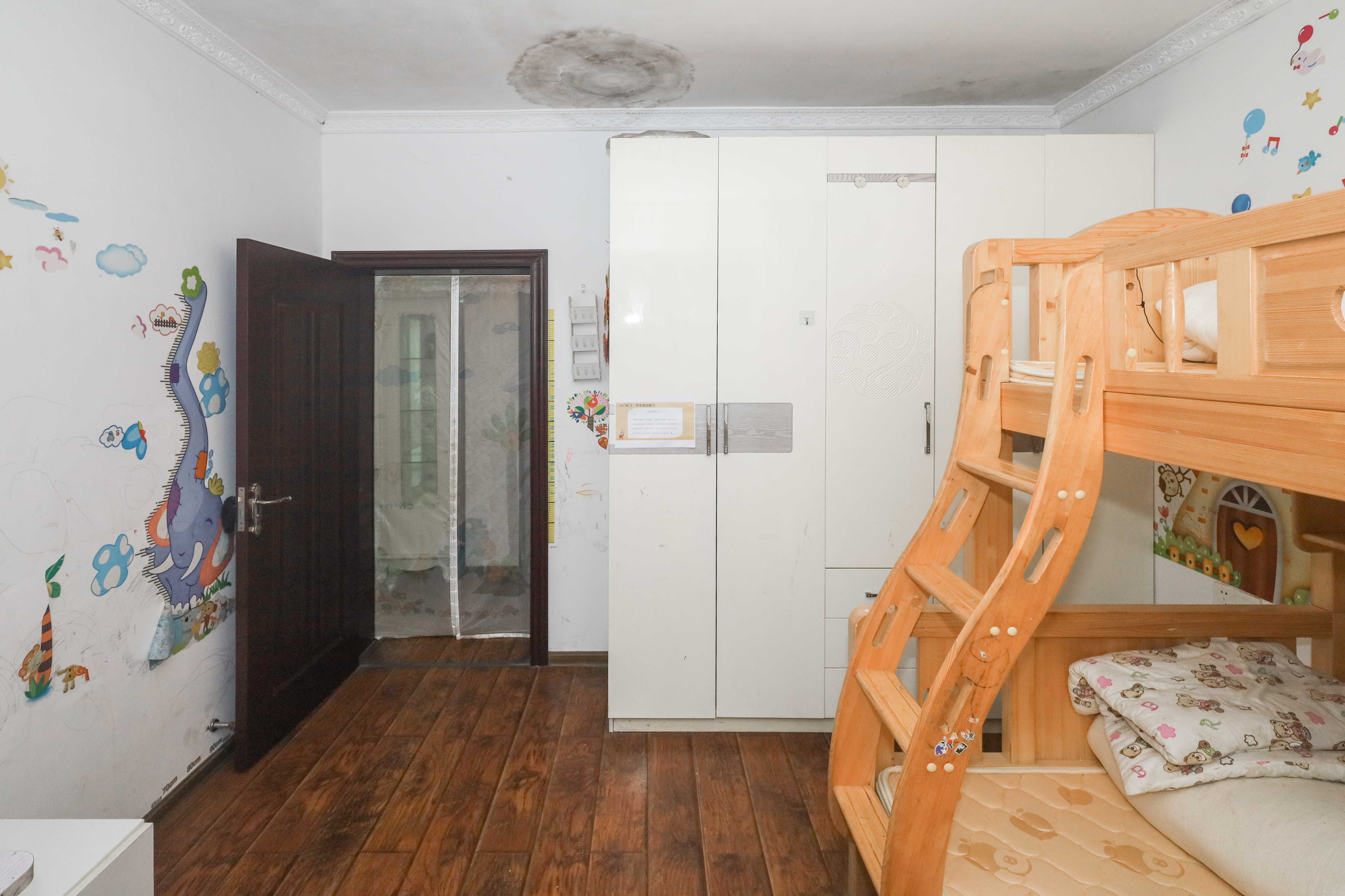 山水英伦 2室1厅1卫 64.0万 山水英伦 2室1厅1卫 64.0万卧室