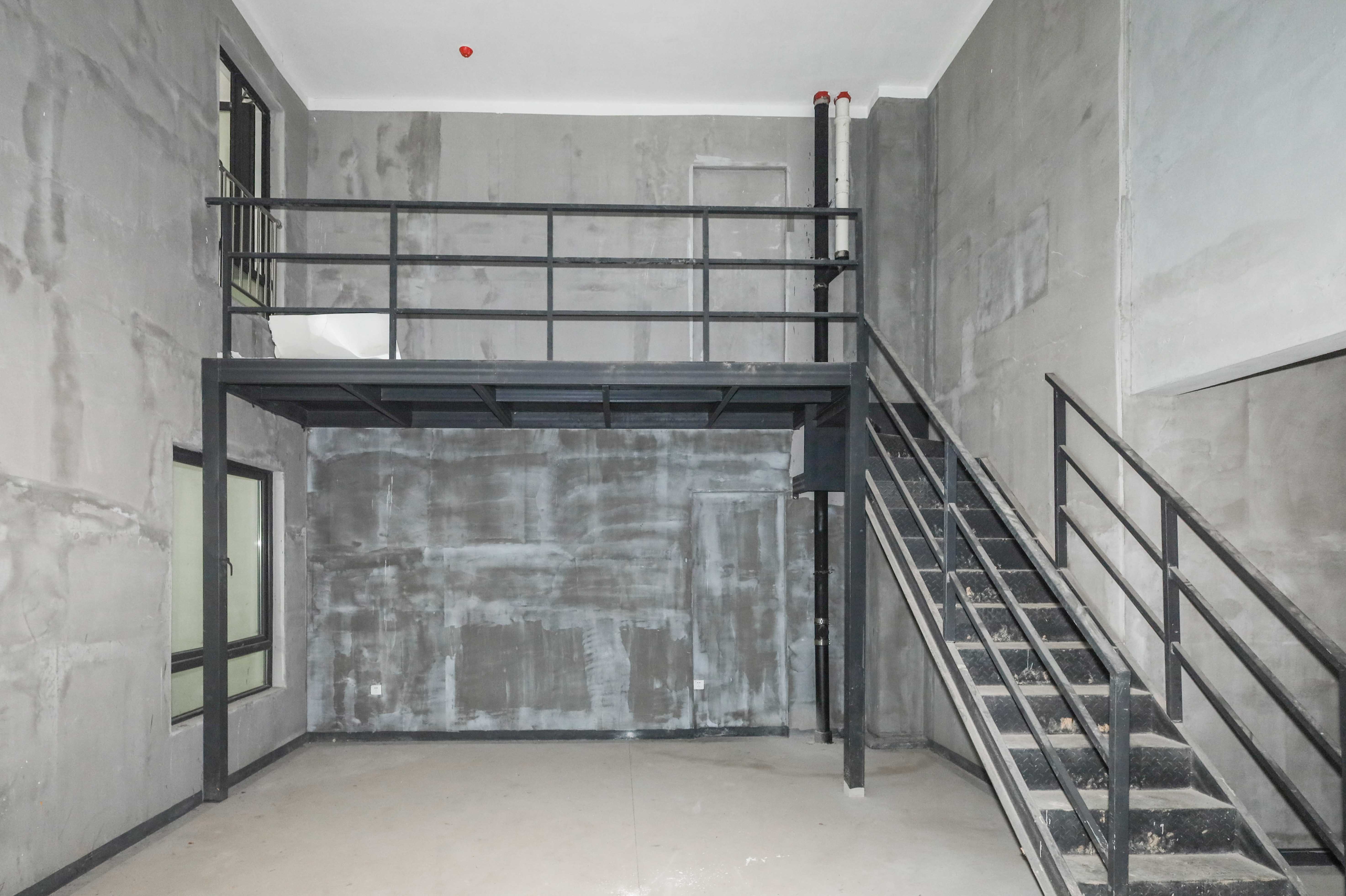 建发央著  4室2厅1卫    195.0万客厅