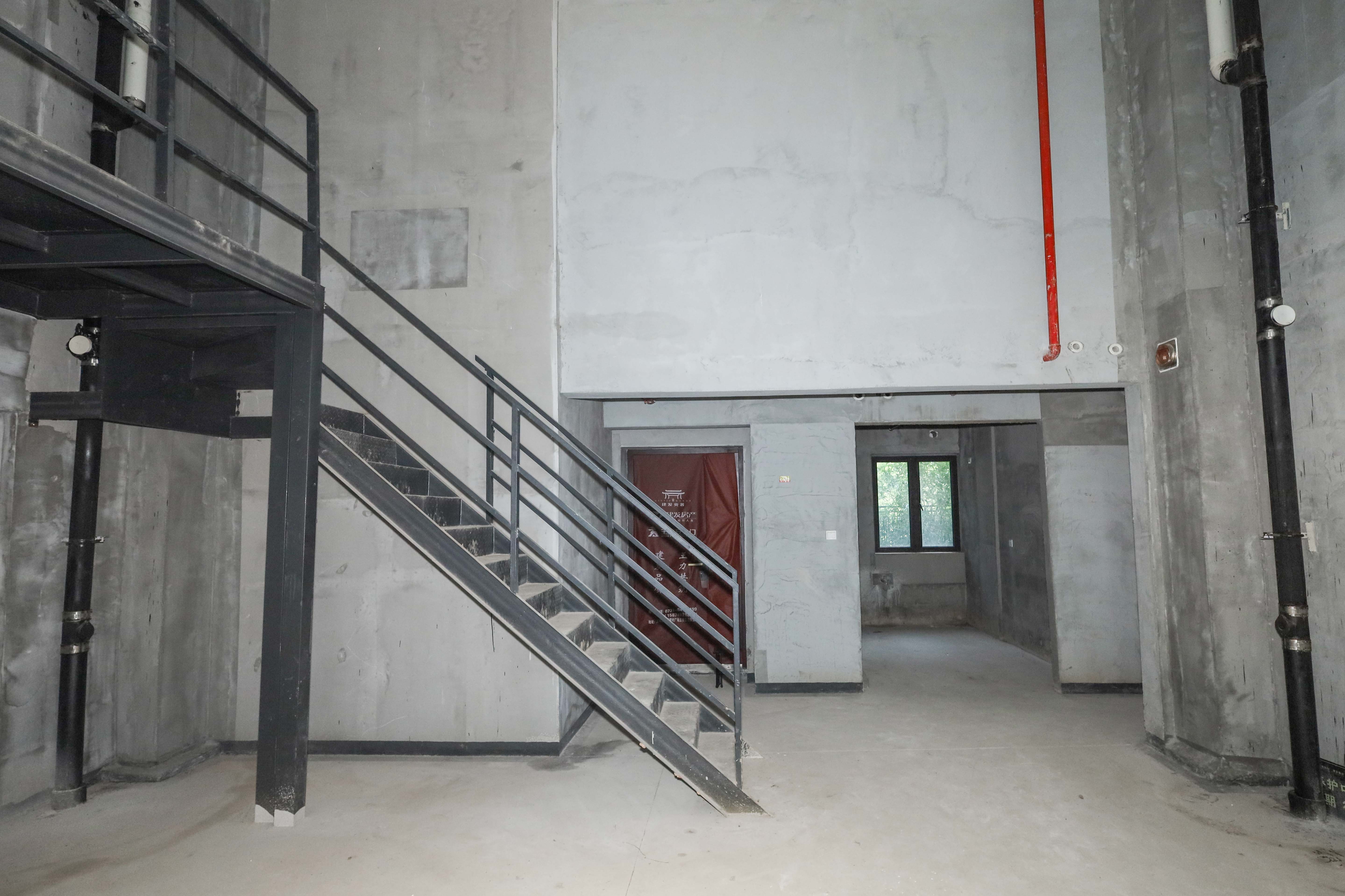 建发央著  4室2厅1卫    195.0万客厅