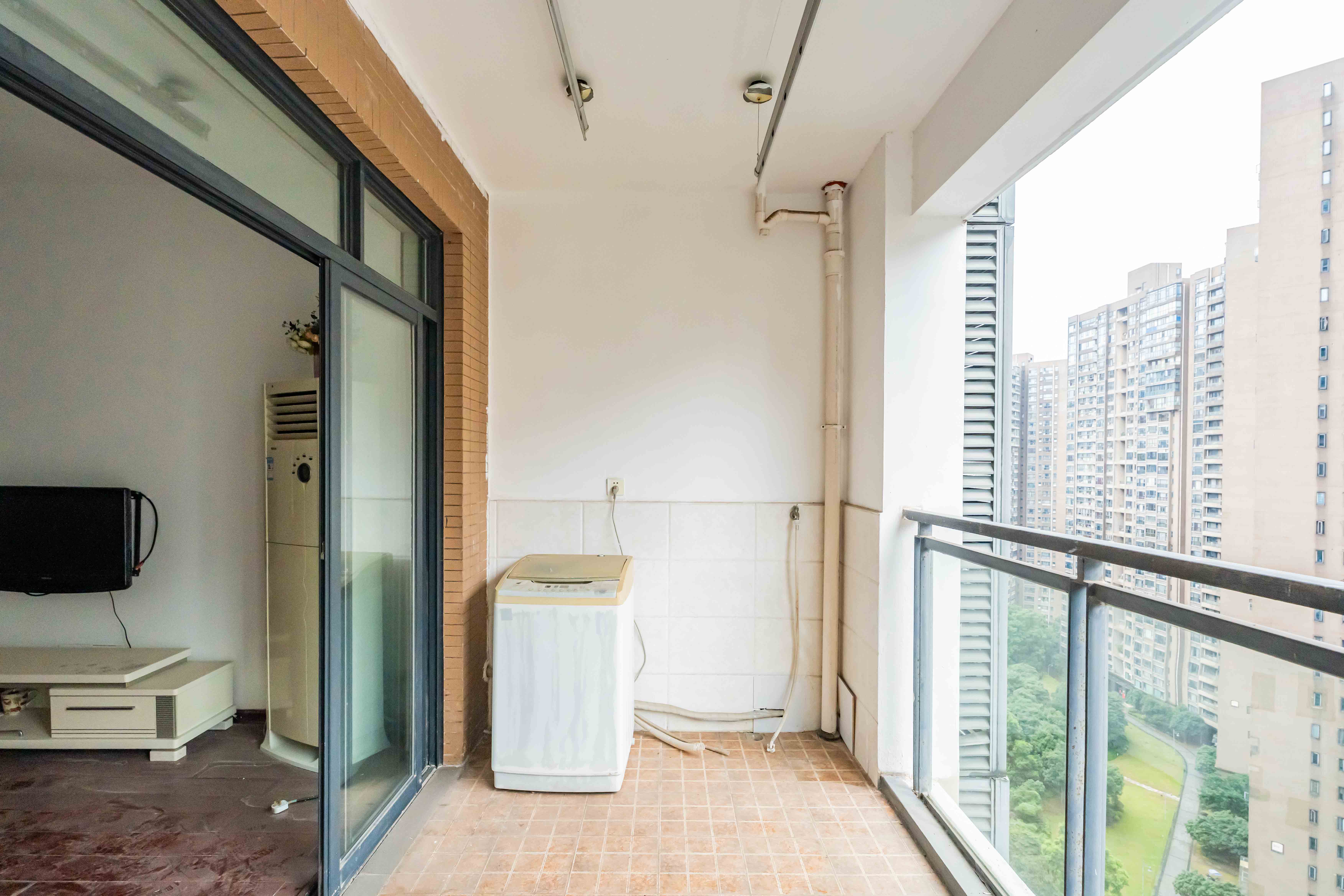 藏珑湖上国际花园  3室2厅1卫    78.0万 藏珑湖上国际花园  3室2厅1卫    78.0万阳台