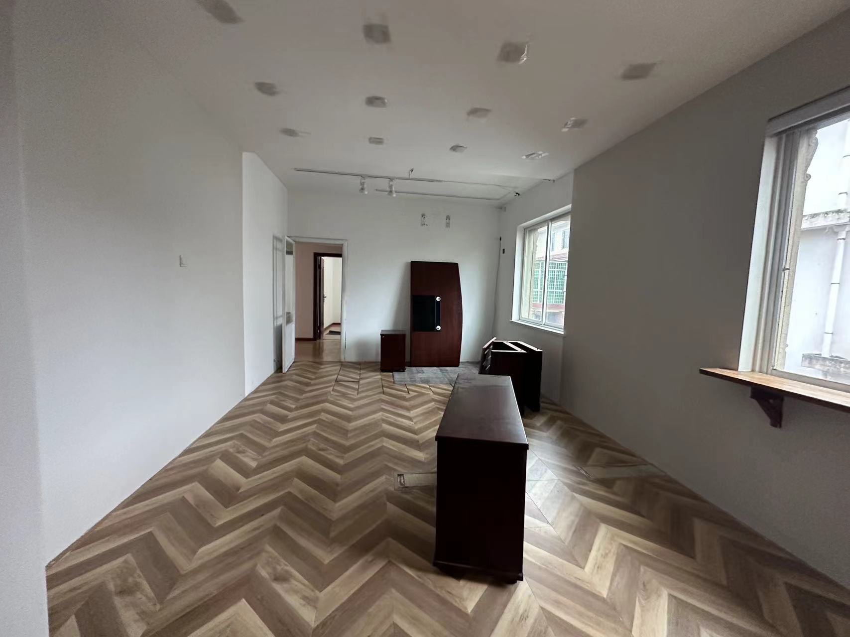 燎原新村  5室3厅4卫    242.0万 燎原新村  5室3厅4卫    242.0万室内图