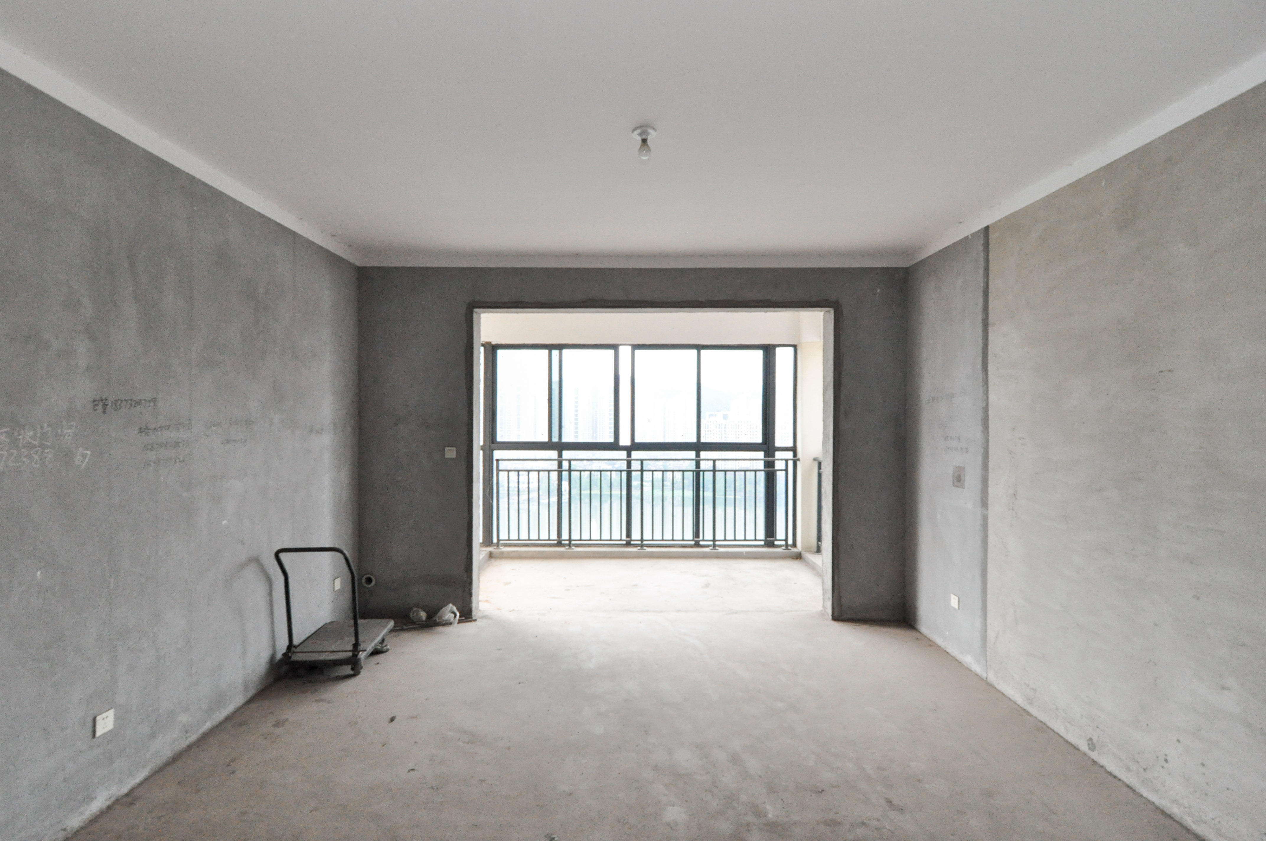 中建梅溪湖中心  5室2厅3卫    387.97万客厅