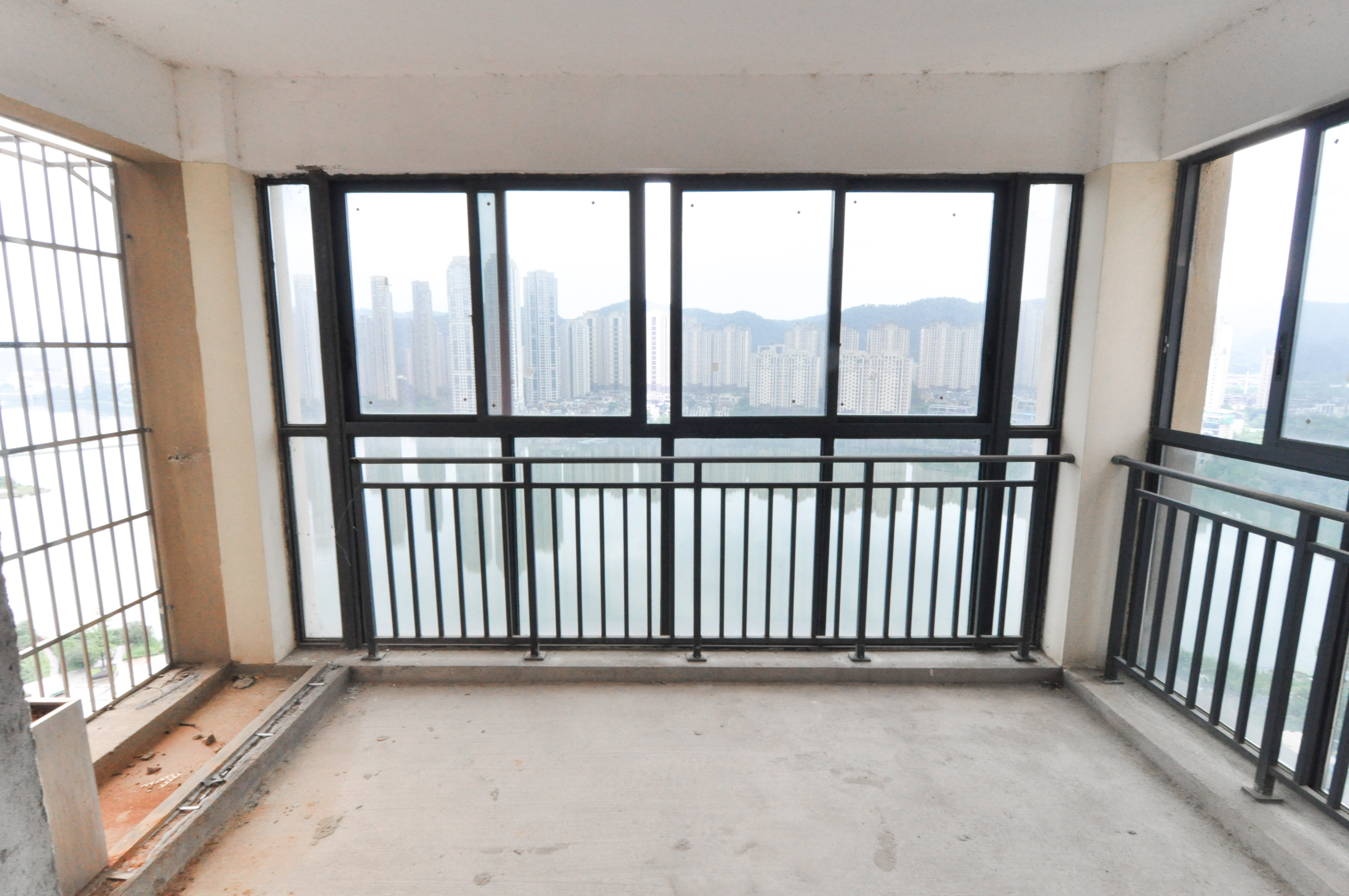 中建梅溪湖中心  5室2厅3卫    387.97万其他
