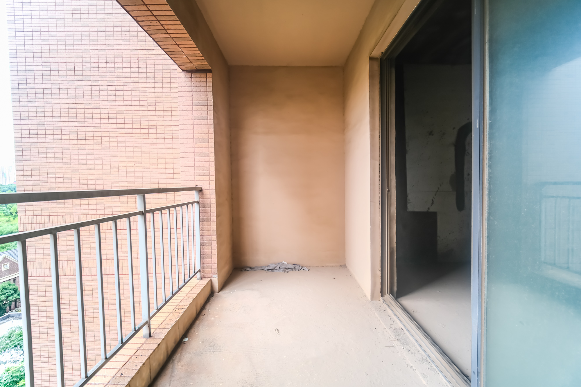 三一街区  4室2厅1卫    107.96万 三一街区  4室2厅1卫    107.96万阳台