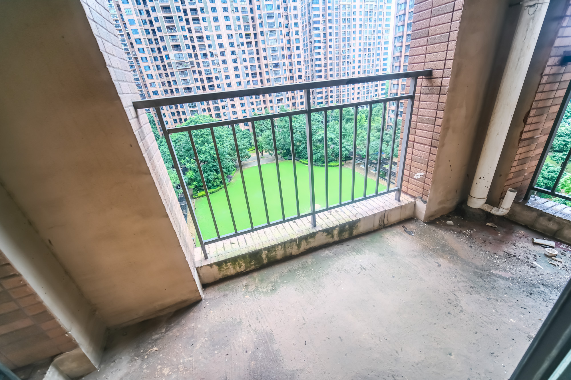 三一街区  4室2厅1卫    107.96万 三一街区  4室2厅1卫    107.96万阳台