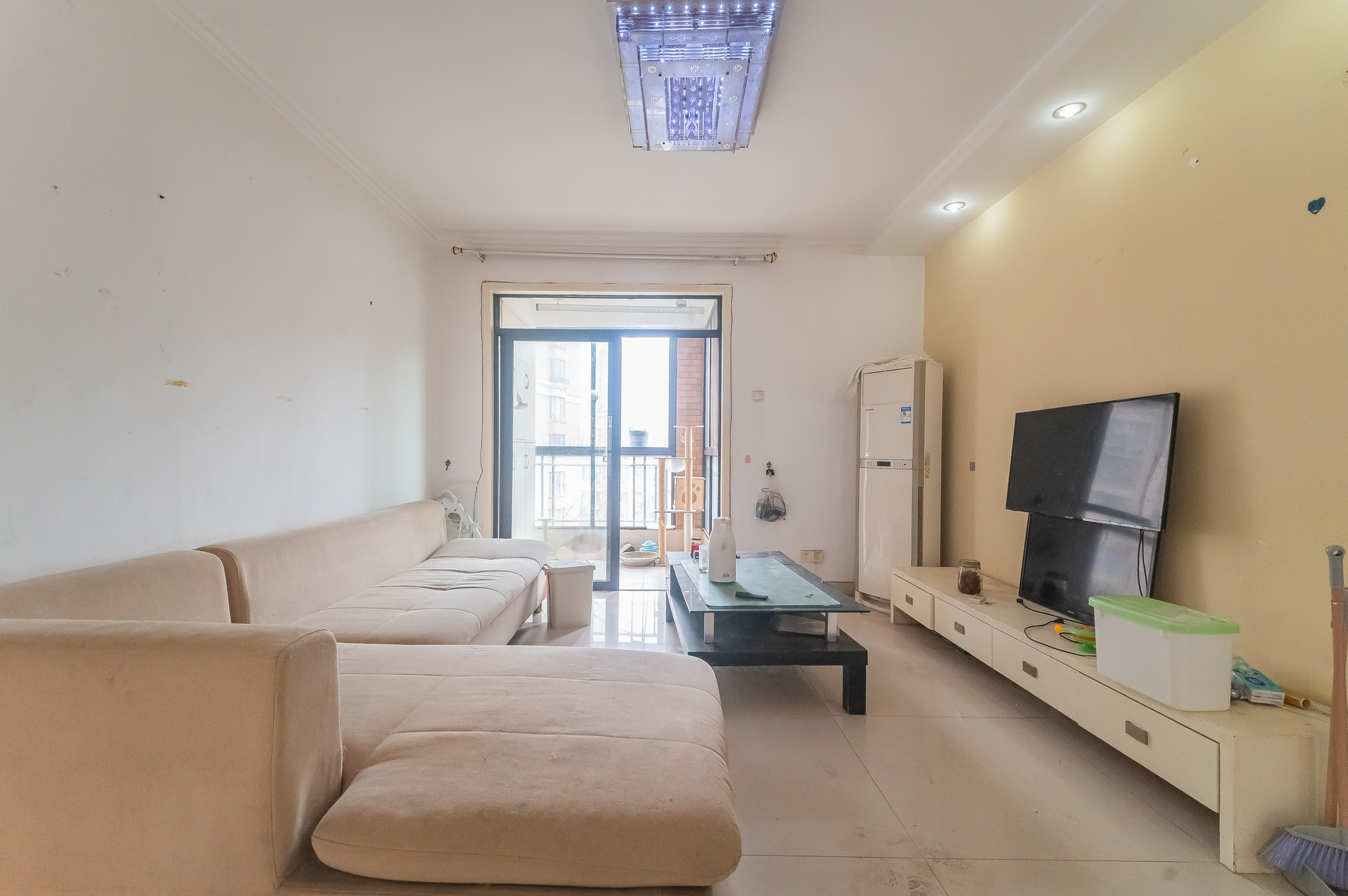 华润凤凰城一期  2室2厅1卫    56.0万客厅