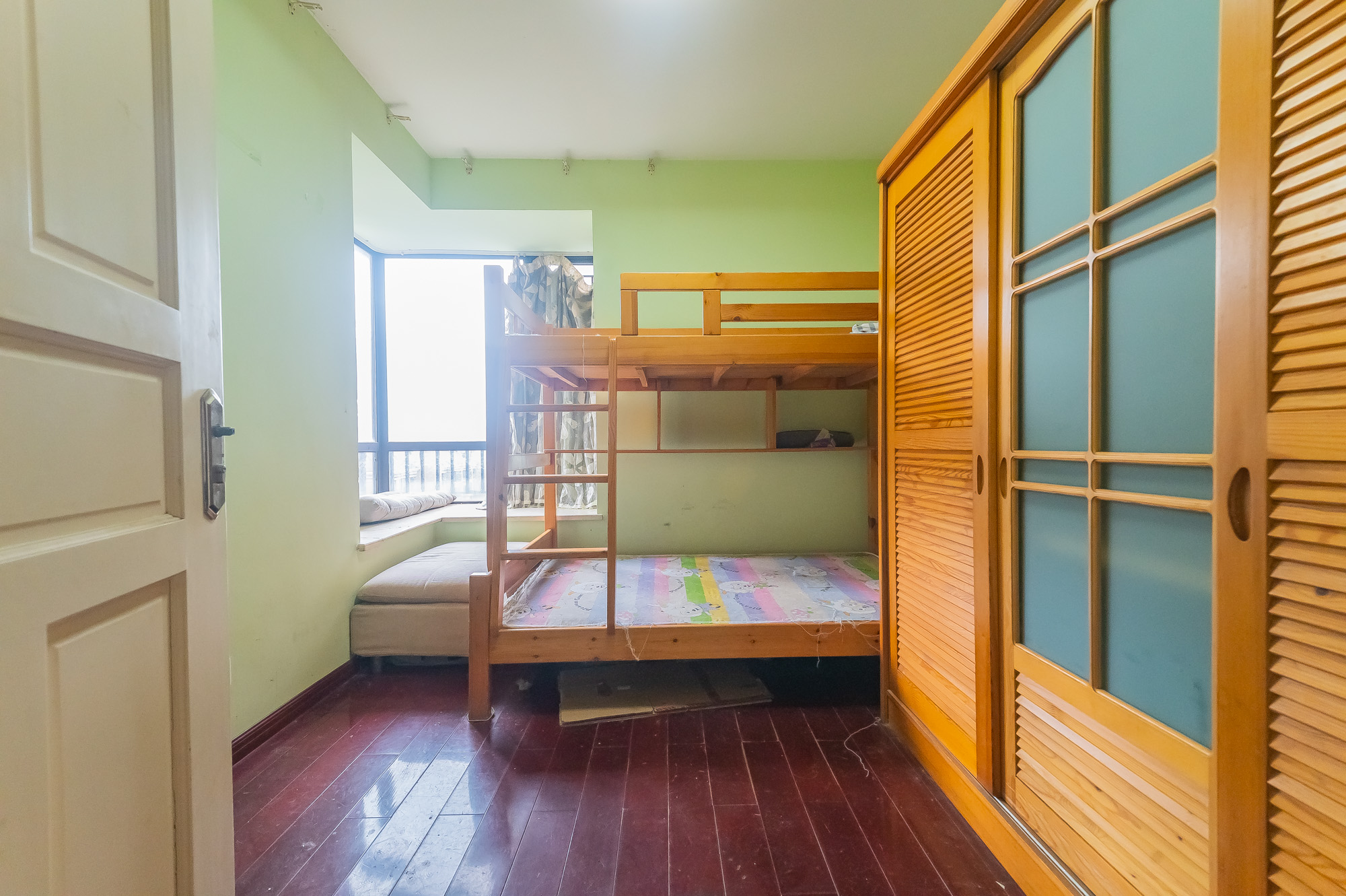 华润凤凰城一期  2室2厅1卫    56.0万卧室